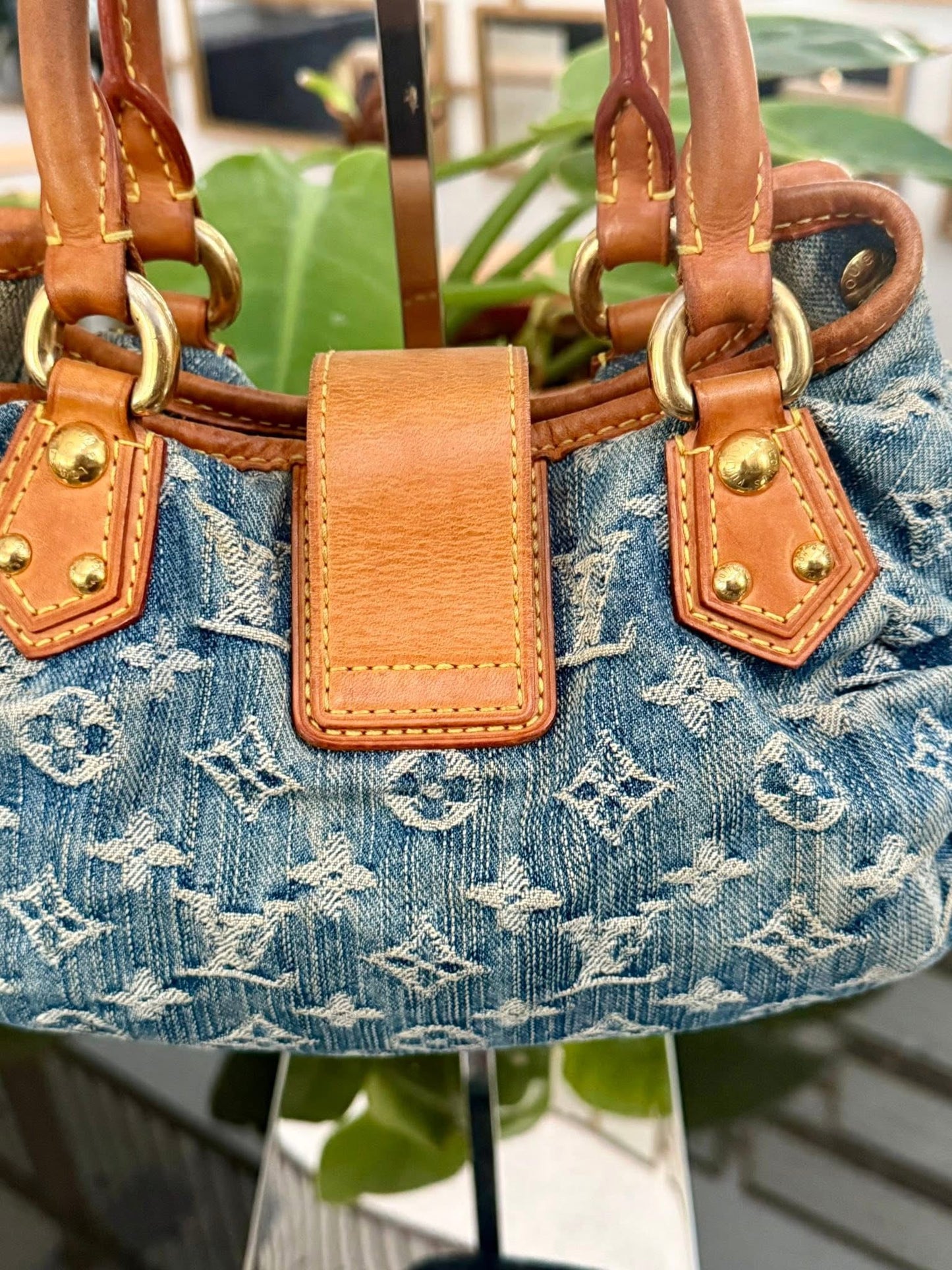 Denim Pleaty Handbag in Blue 📅