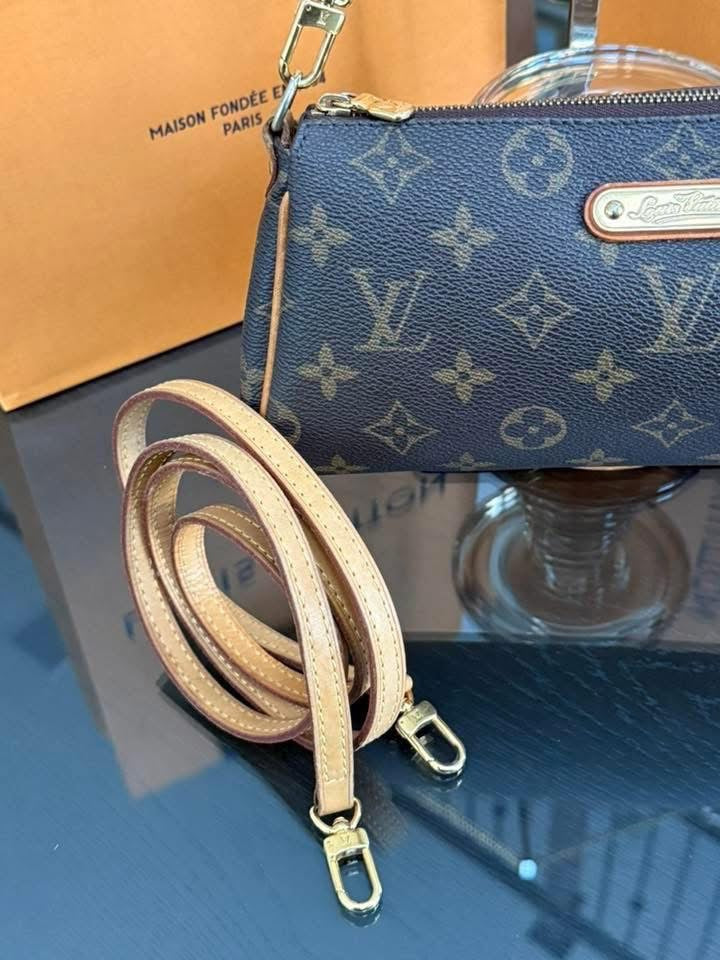 Eva Clutch in Monogram with Original Strap, Insert Organizer, Box and Paper bag 🗓️ Year: 2010