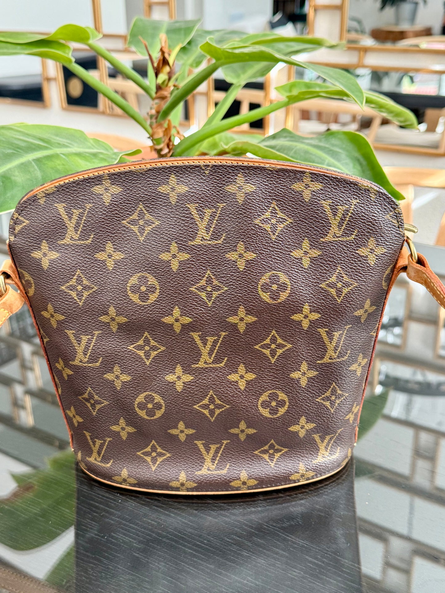 Drouot Crossbody 📅 Year: 1997