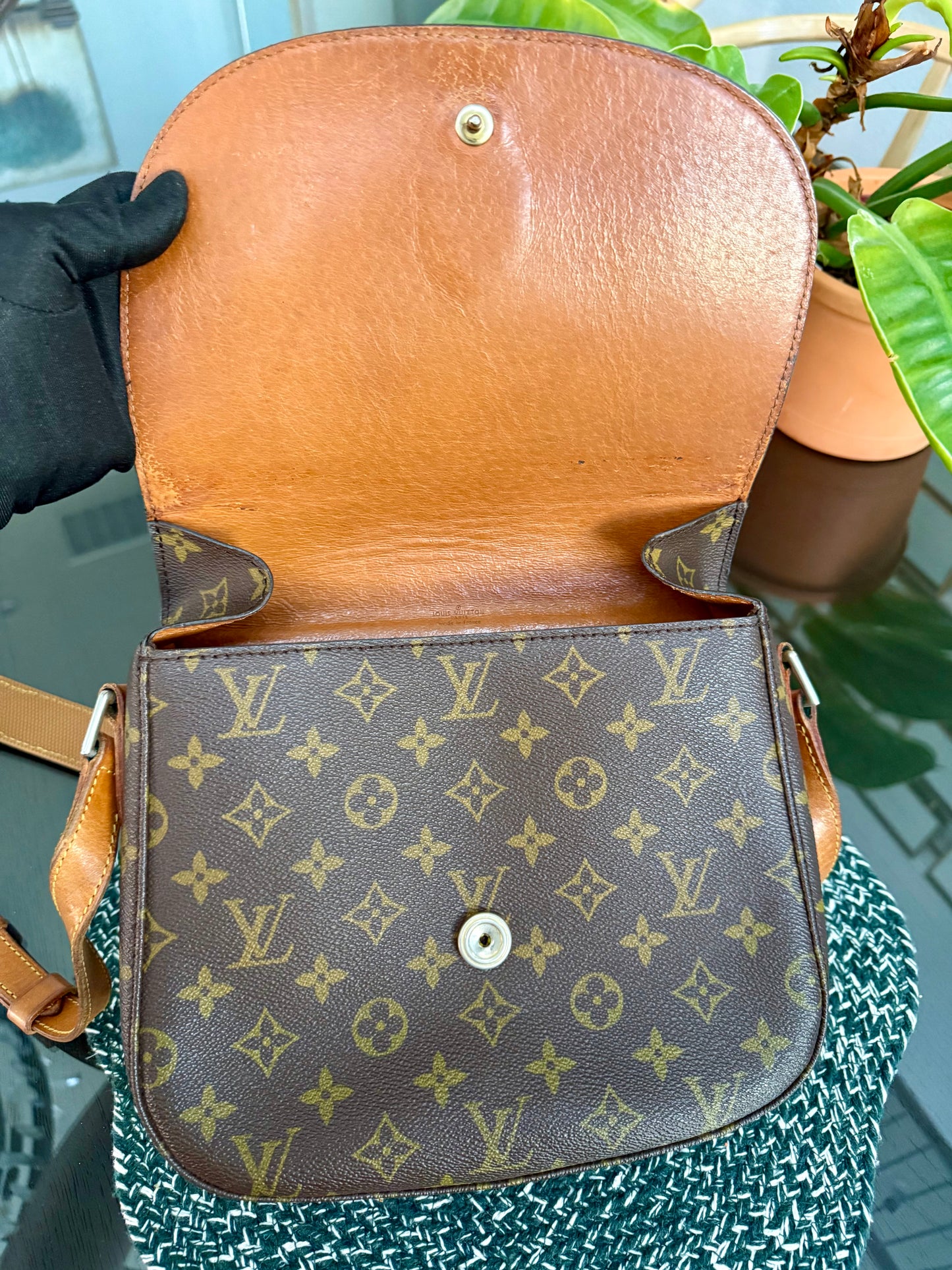 St. Cloud GM in Monogram 📅 Circa 80’s
💥No Peeling and No Stickiness💥
