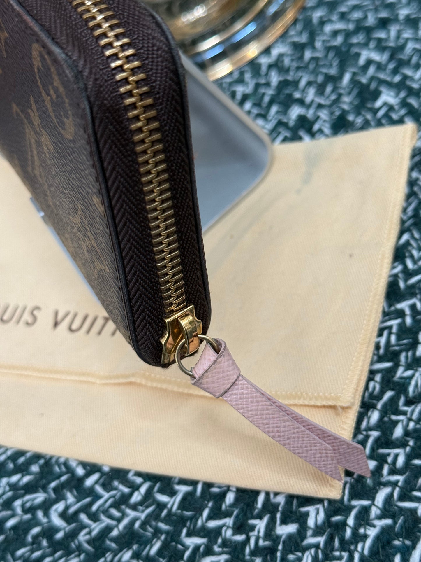 Clemence Wallet in Rose Ballerine with Dustbag and box 🗓️ Year: 2017