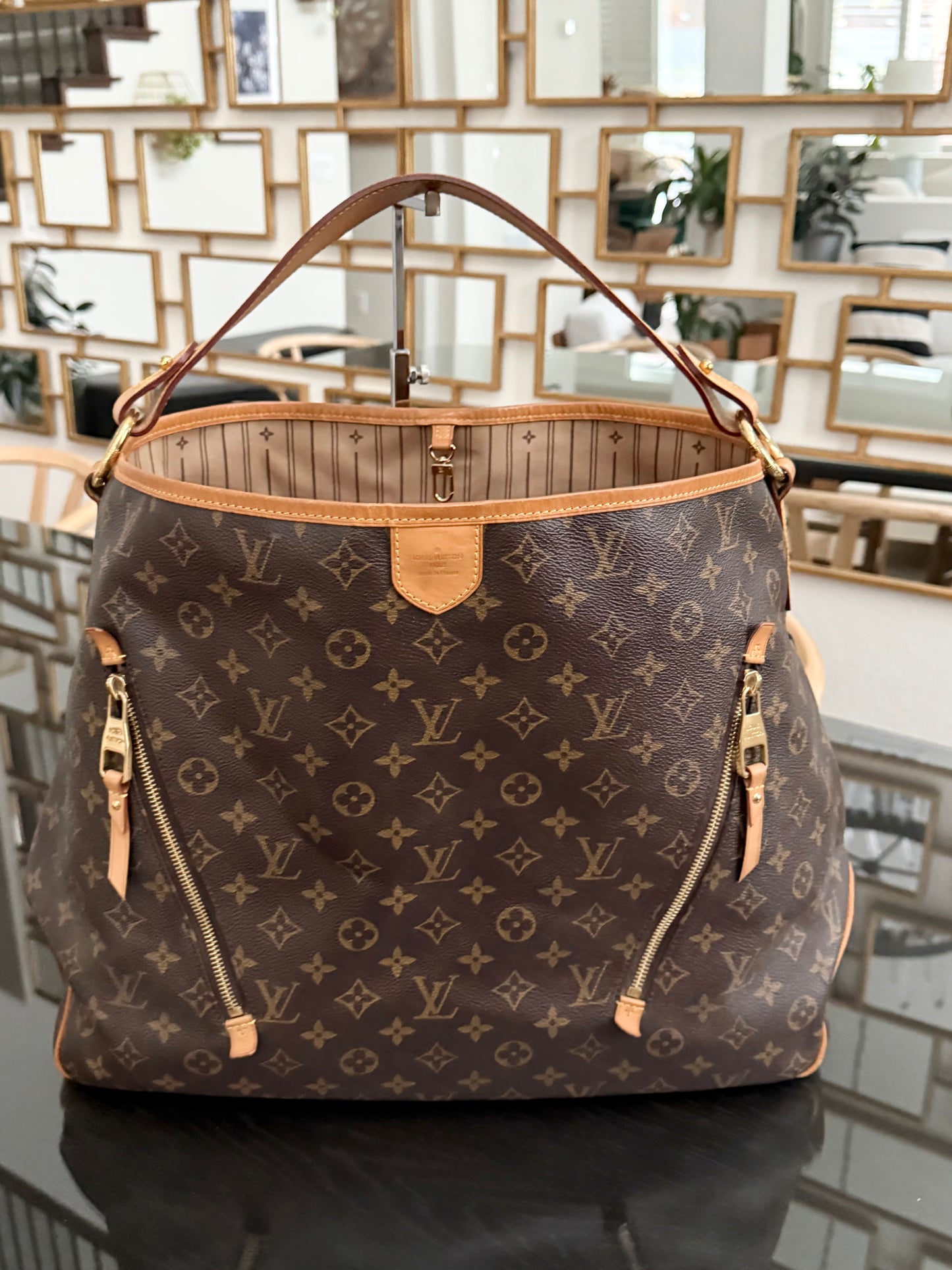 Delightful GM with Dustbag 🌹📅 Year: 2011