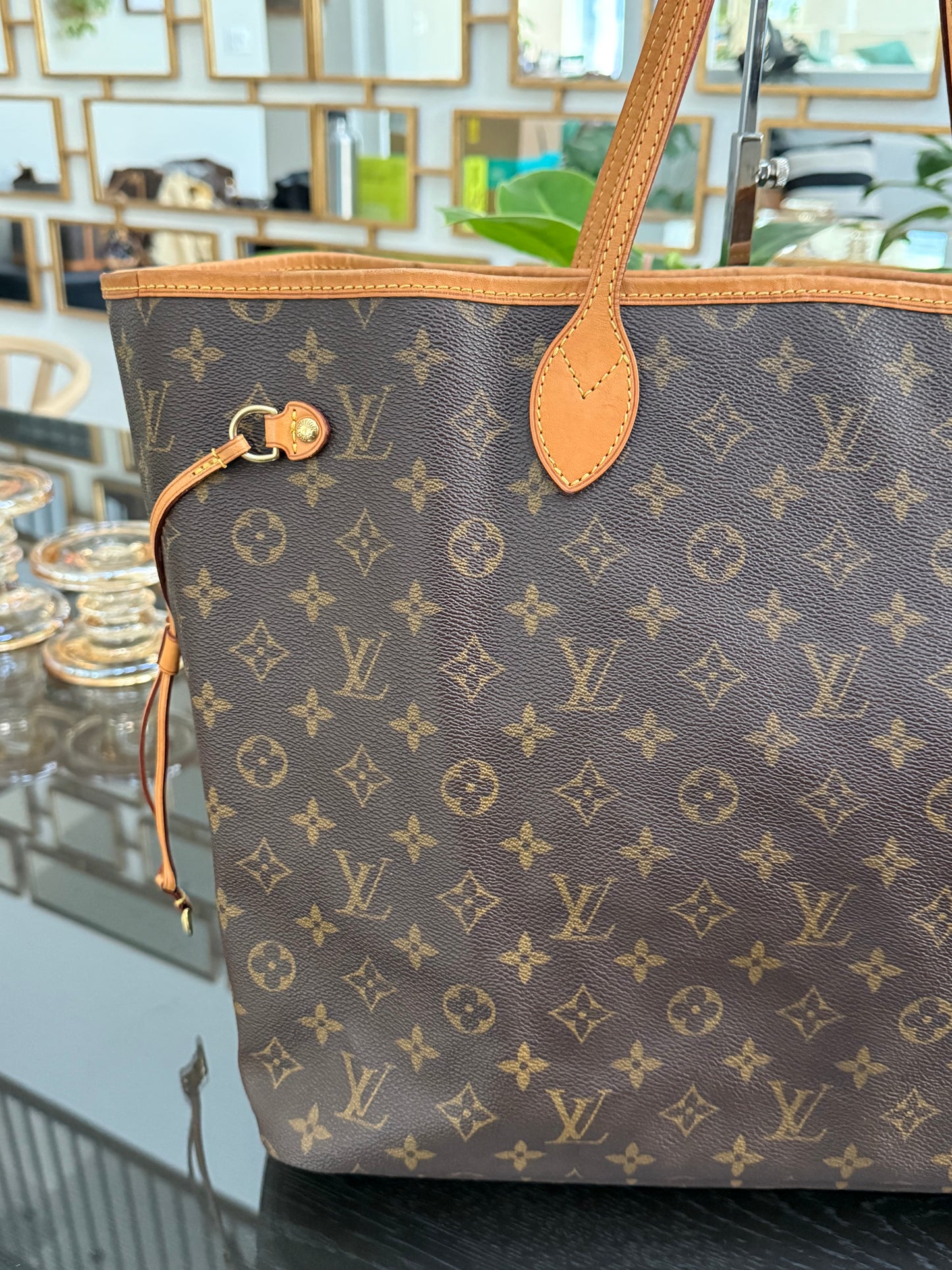 Neverfull GM with Dustbag and twilly -📅 Year: 2009