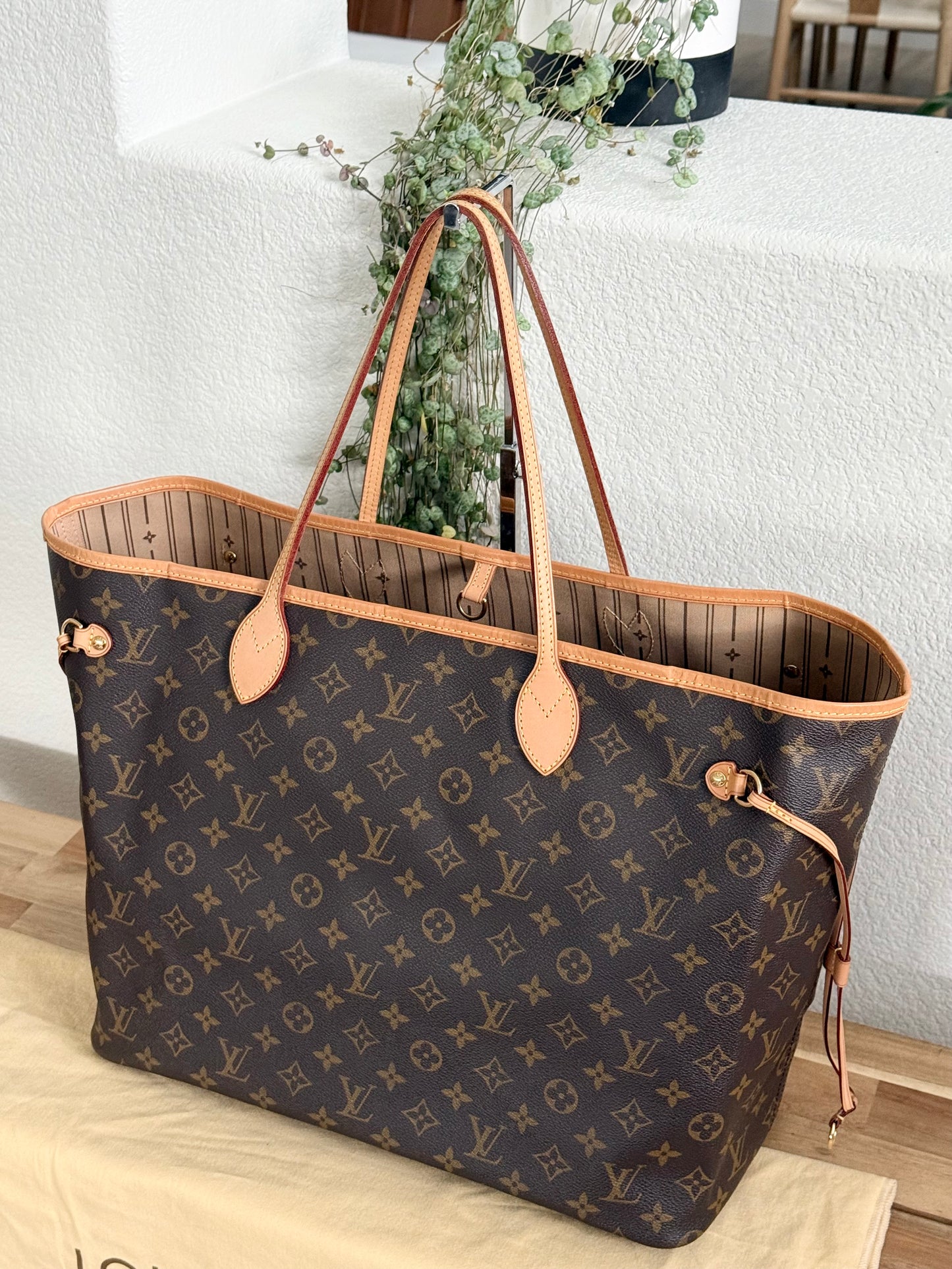 Neverfull GM with Dustbag and Insert Organizer -🗓️ Year: 2010