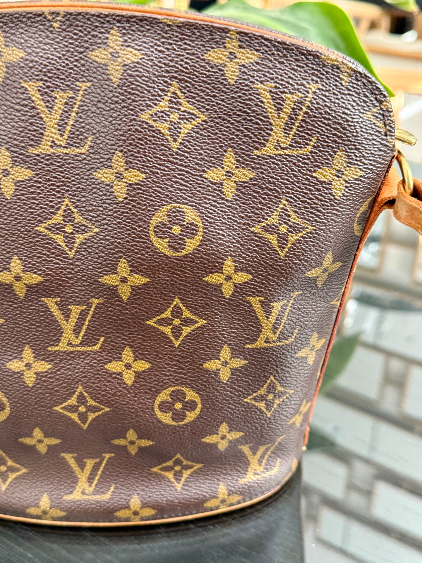 Drouot Crossbody 📅 Year: 1997