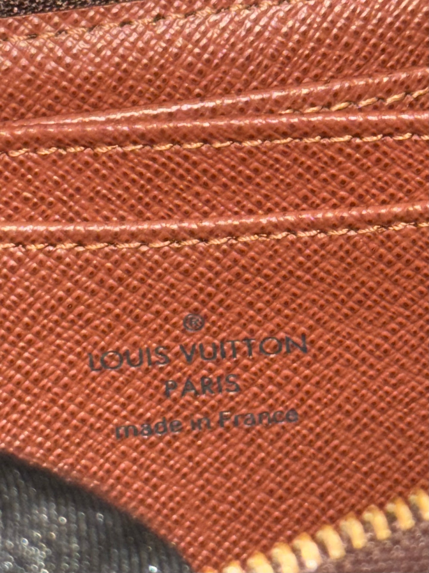 Monogram Zippy Compact Wallet with Dustbag 🗓️ Year: 2014