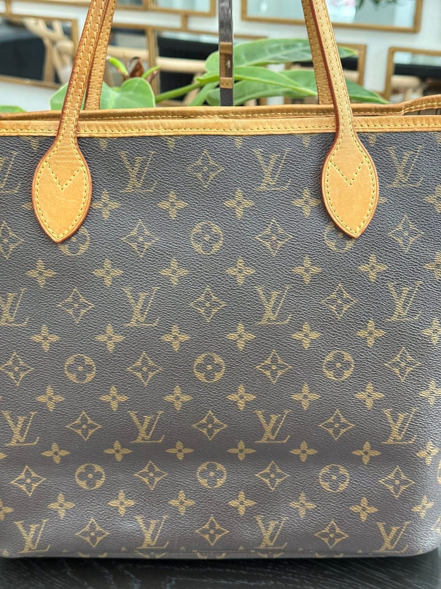 Neverfull MM in Monogram with Dustbag 📅 Year: 2007