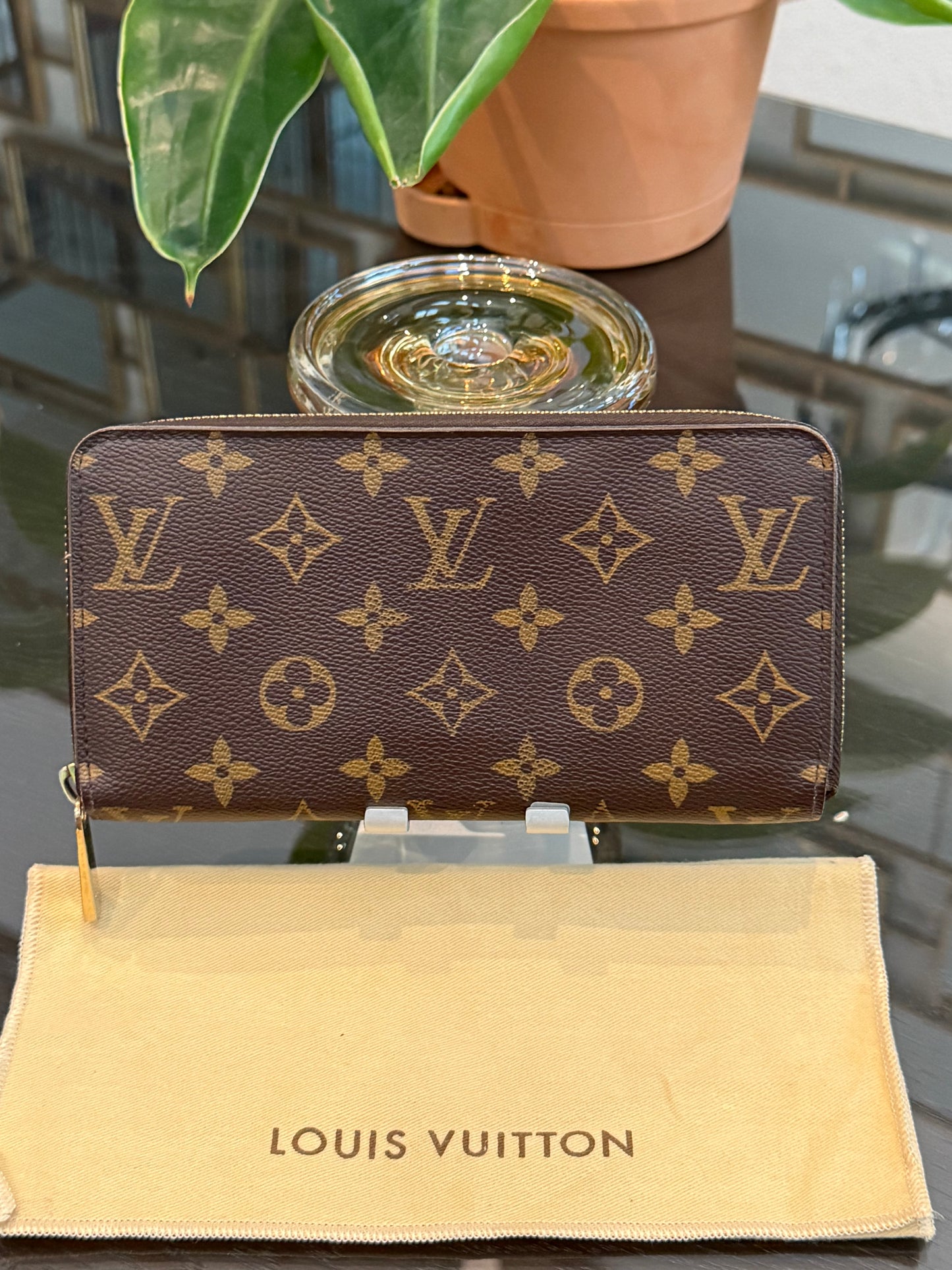 Zippy Long Wallet in Monogram with Dustbag 🗓️ Year: 2014
