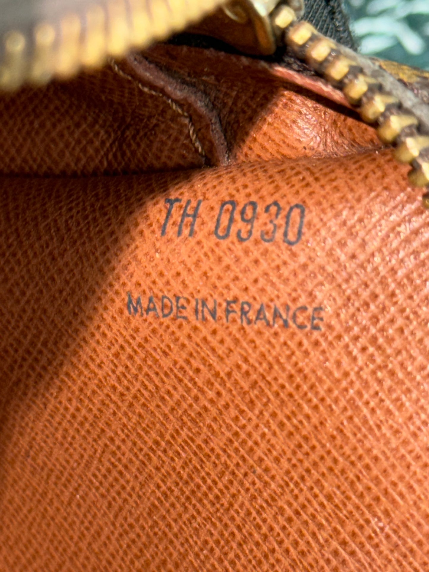 Jeaunefille MM Crossbody 📅 Year: 1990