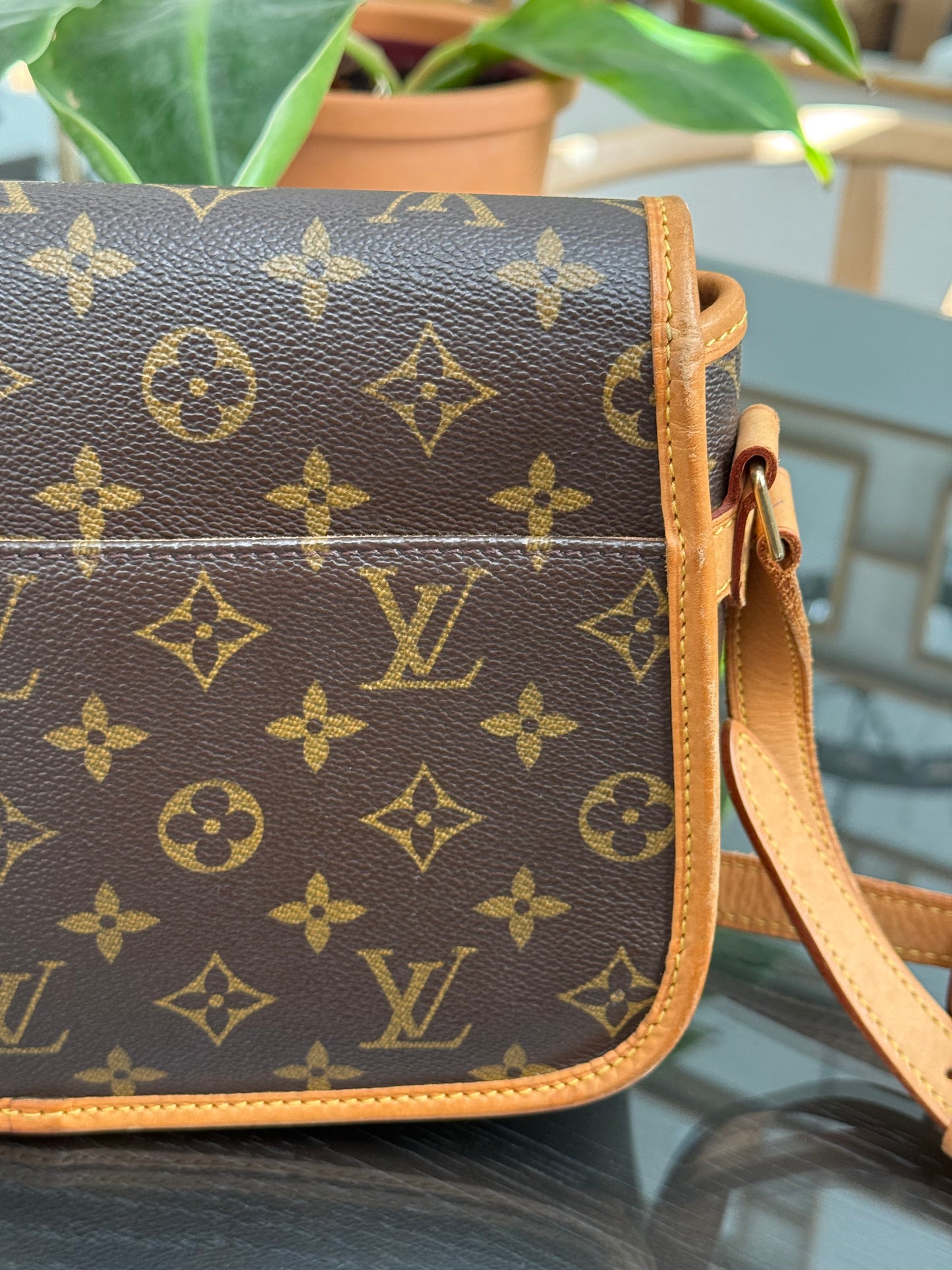 Sologne Crossbody 📅 Year: 2003