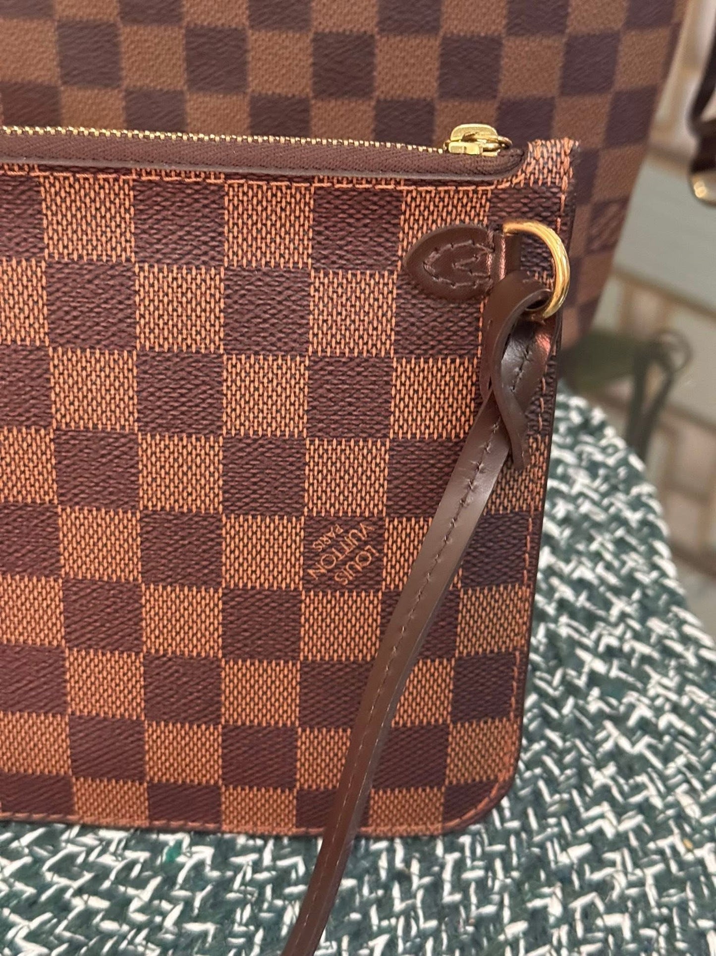 Neverfull MM in DE with Pouch comes with Dustbag and Non branded Twilly 🌺 📅 Year: 2015