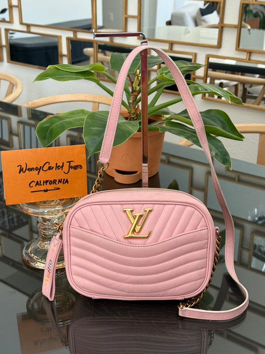 New Wave Camera Bag -🗓️ Year: 2019