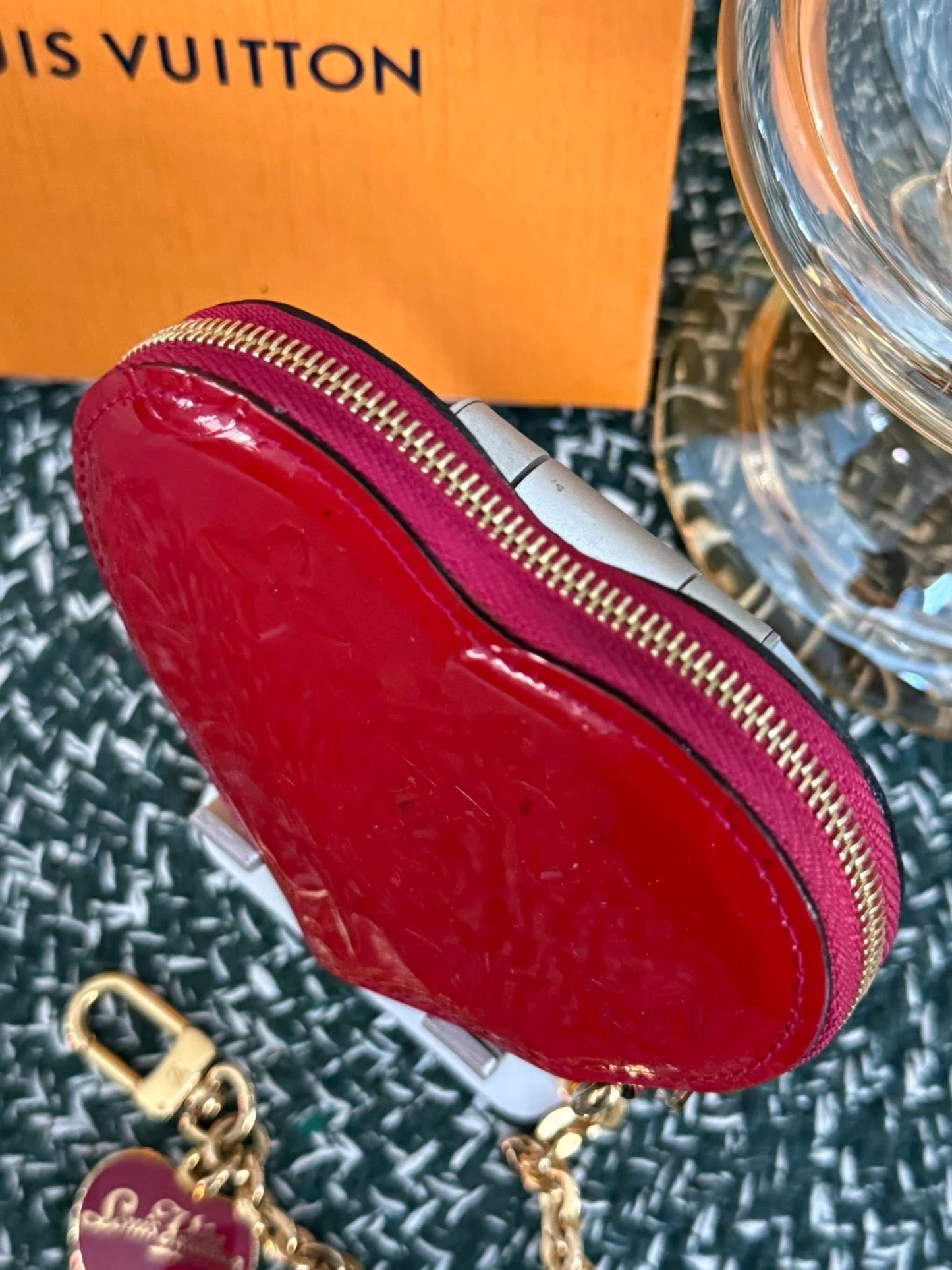 Vernis Heart Coin Purse with Box 🗓️ Year: 2012