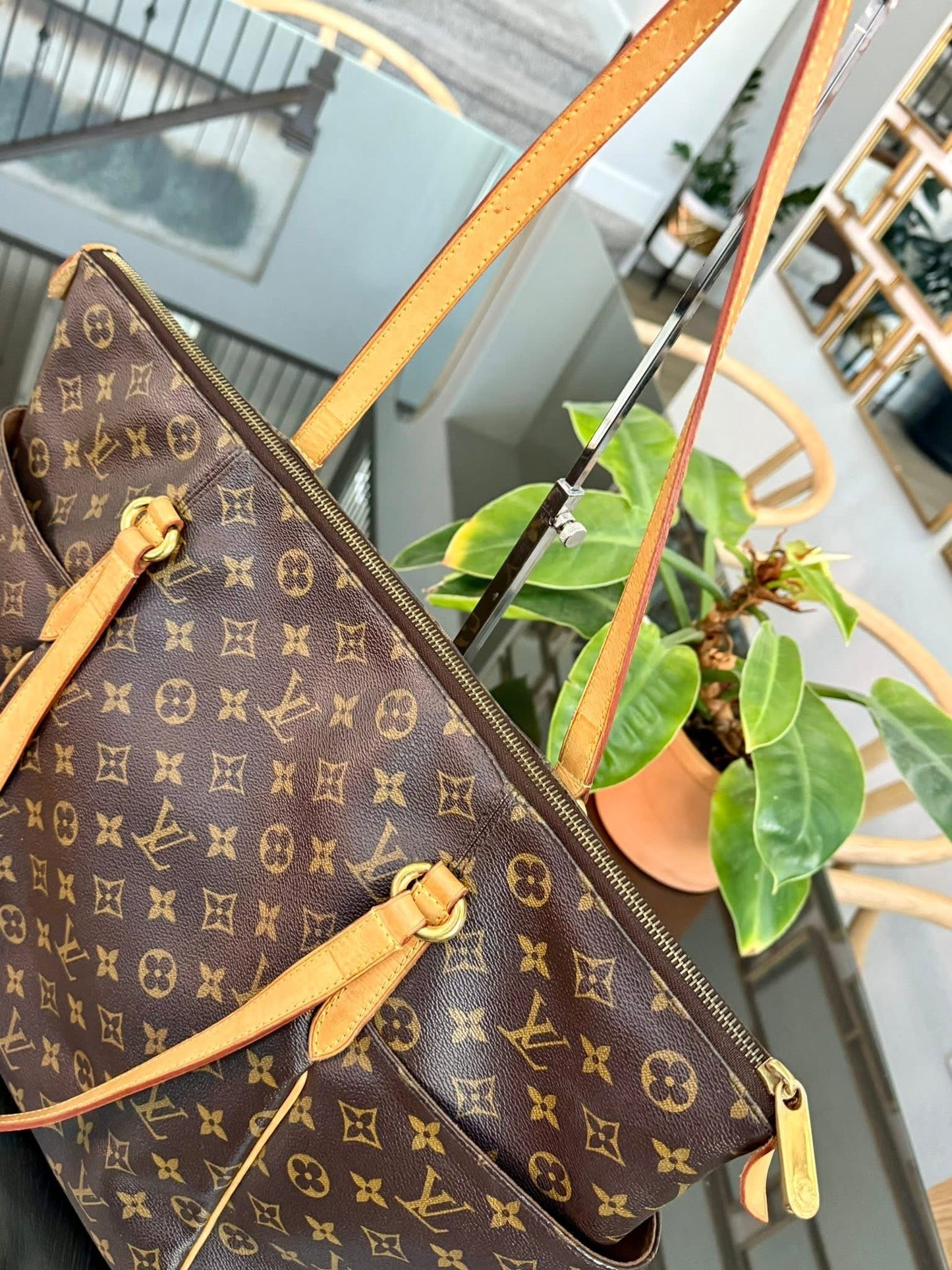 Totally GM in Monogram with Dustbag and Non branded Twilly 📅 Year: 2015
