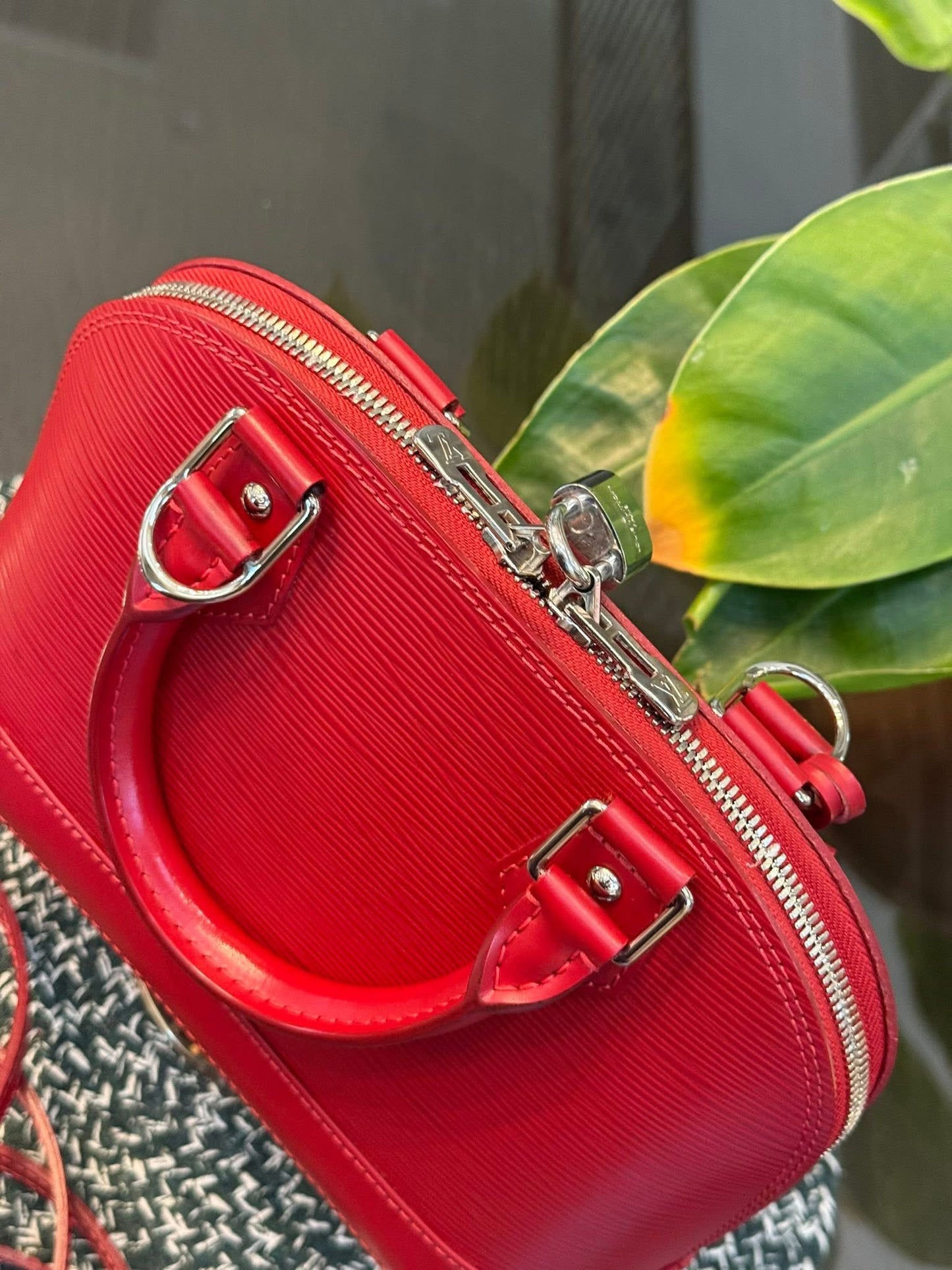 Alma BB in Epi Red with Clochette, Lock 🔐 keys, Original Strap, Dustbag and Insert Organizer 🗓️ Year: 2012