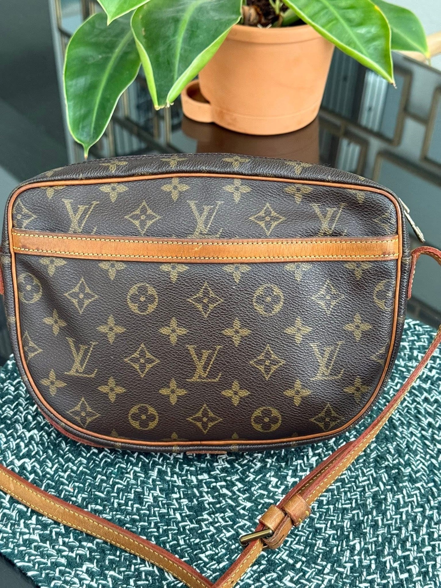 Jeaunefille MM Crossbody 📅 Year: 1989