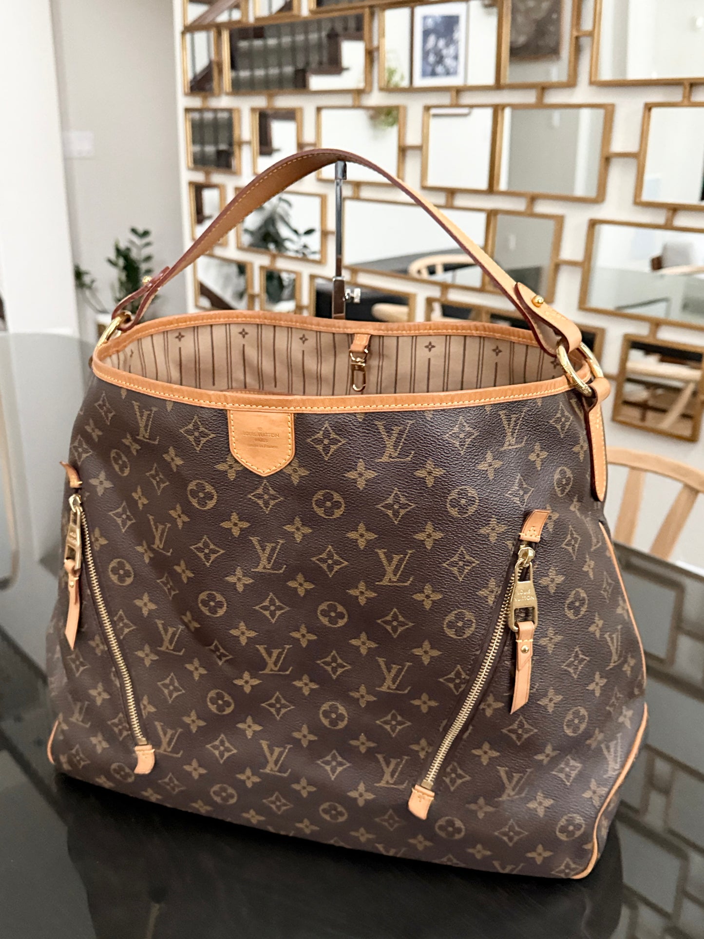 Delightful GM with Dustbag 🌹📅 Year: 2011