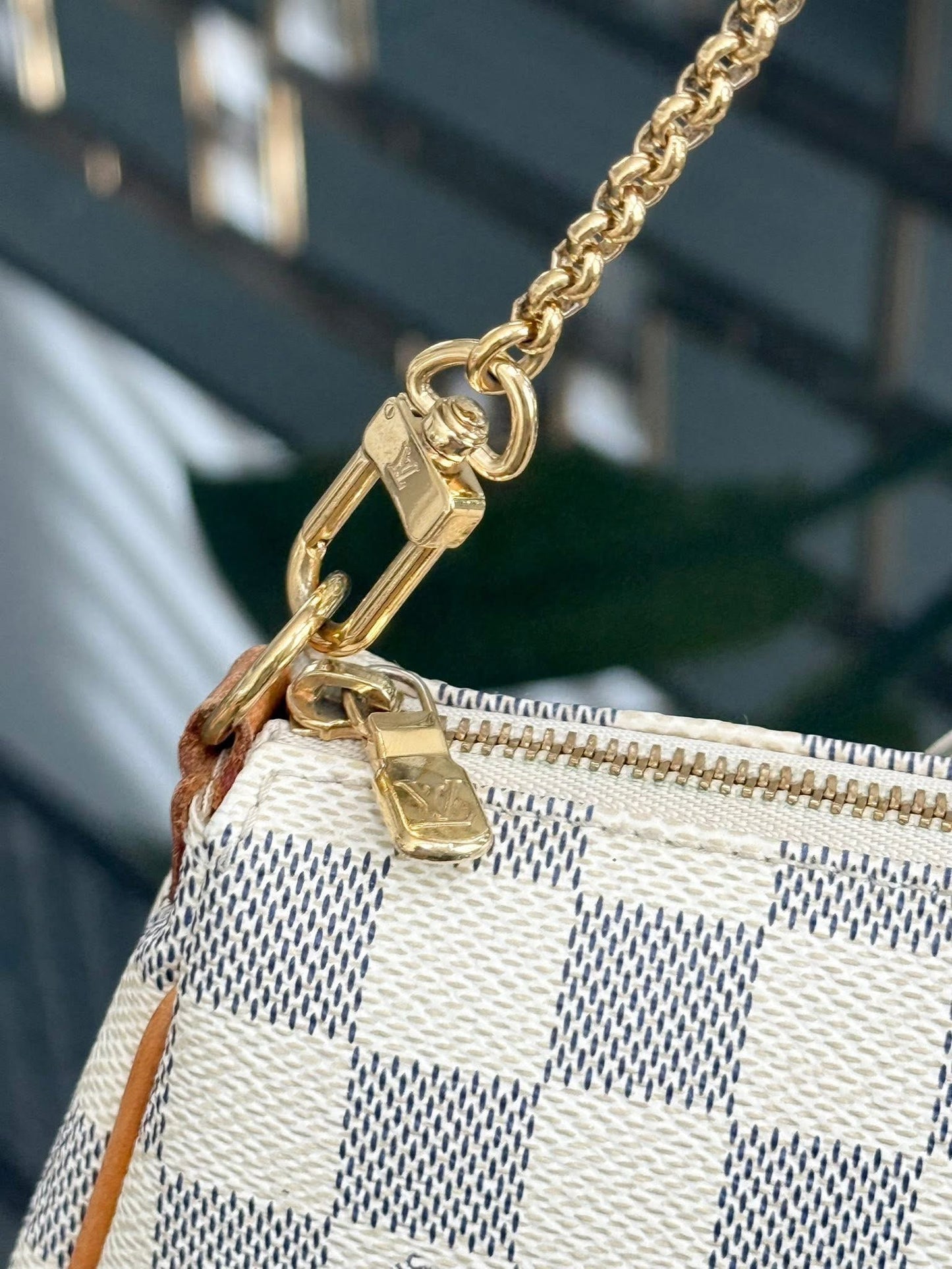 Eva Clutch in Azur with Original Strap, Box and Dustbag 🗓️ Year: 2011