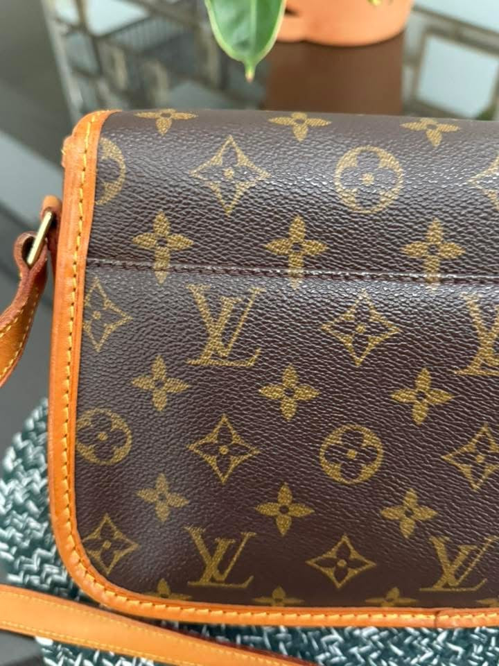 Sologne Crossbody 📅 Year: 2000