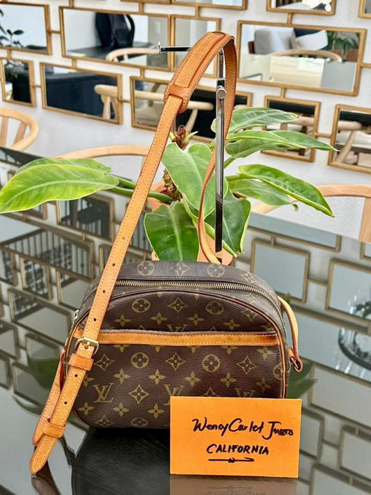 Blois Crossbody -🗓️ Year: 1994