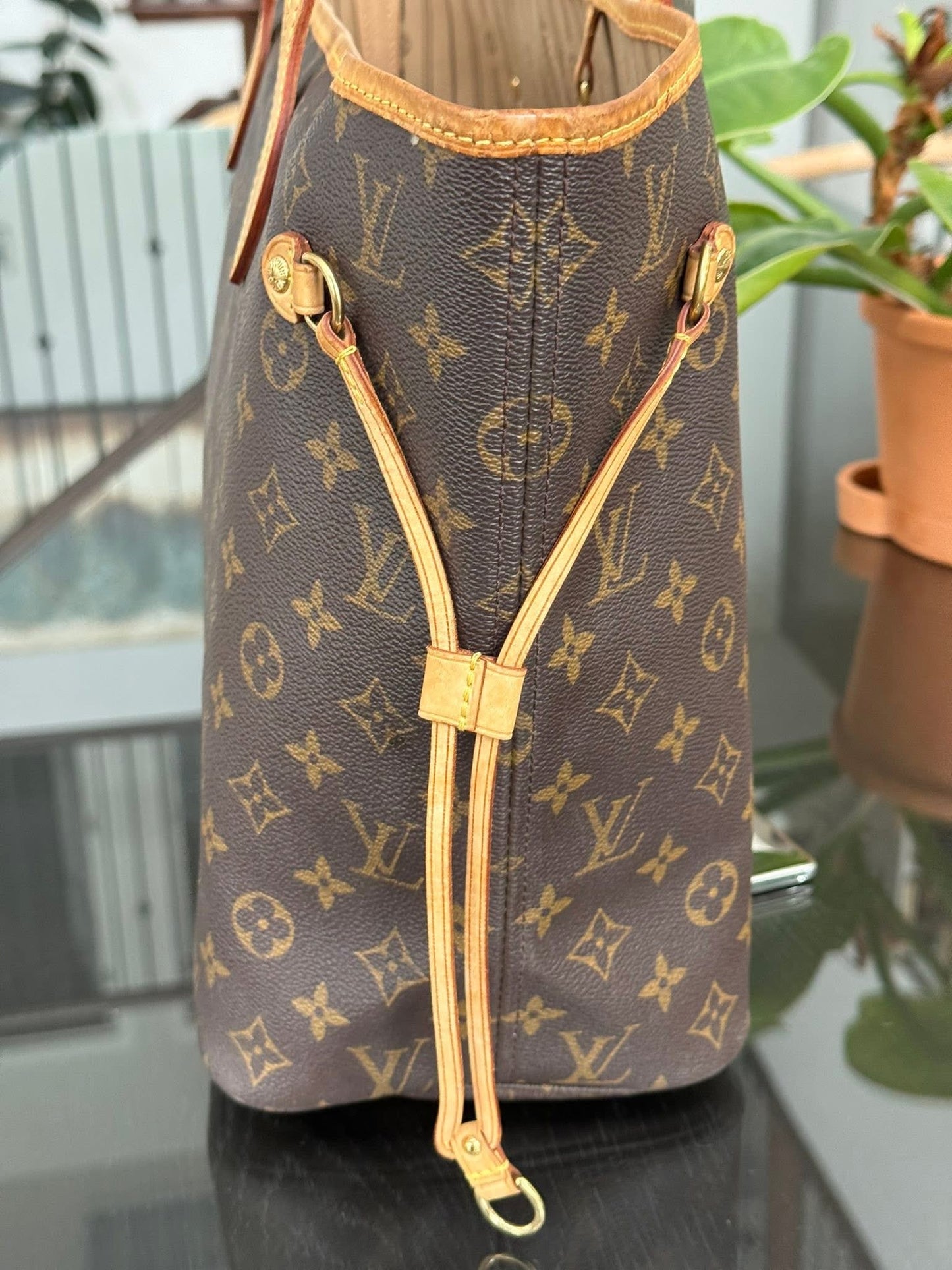 Neverfull MM in Monogram with Dustbag 📅 Year: 2007