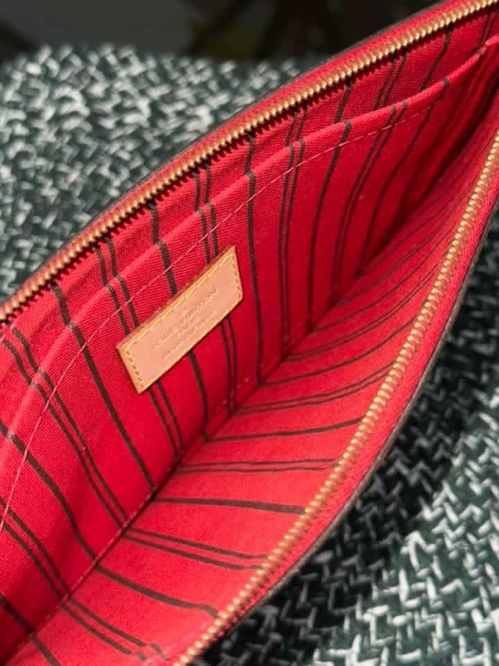 Neverfull MM/GM Pouch in Cerise 🗓️Year 2014