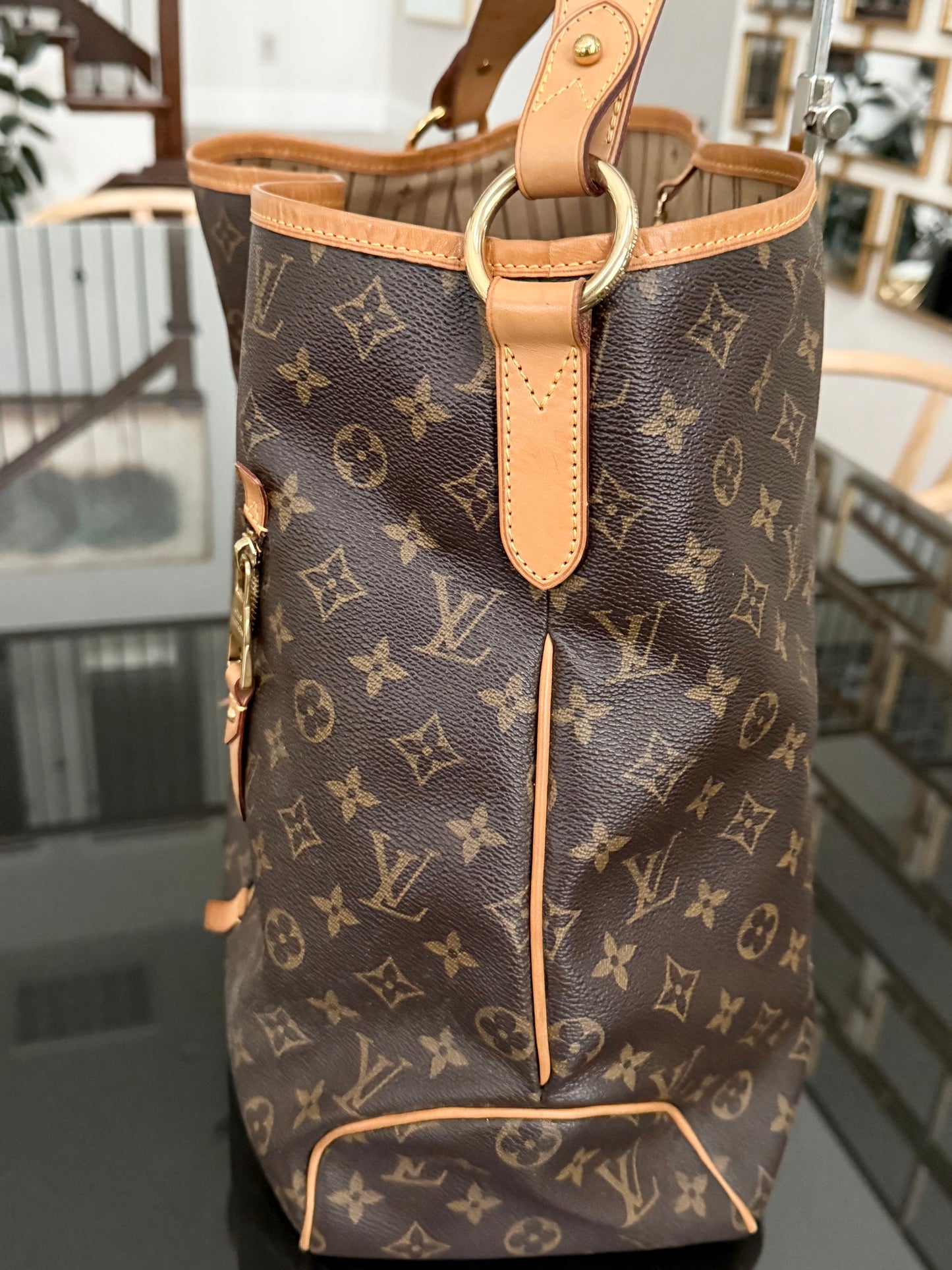 Delightful GM with Dustbag 🌹📅 Year: 2011