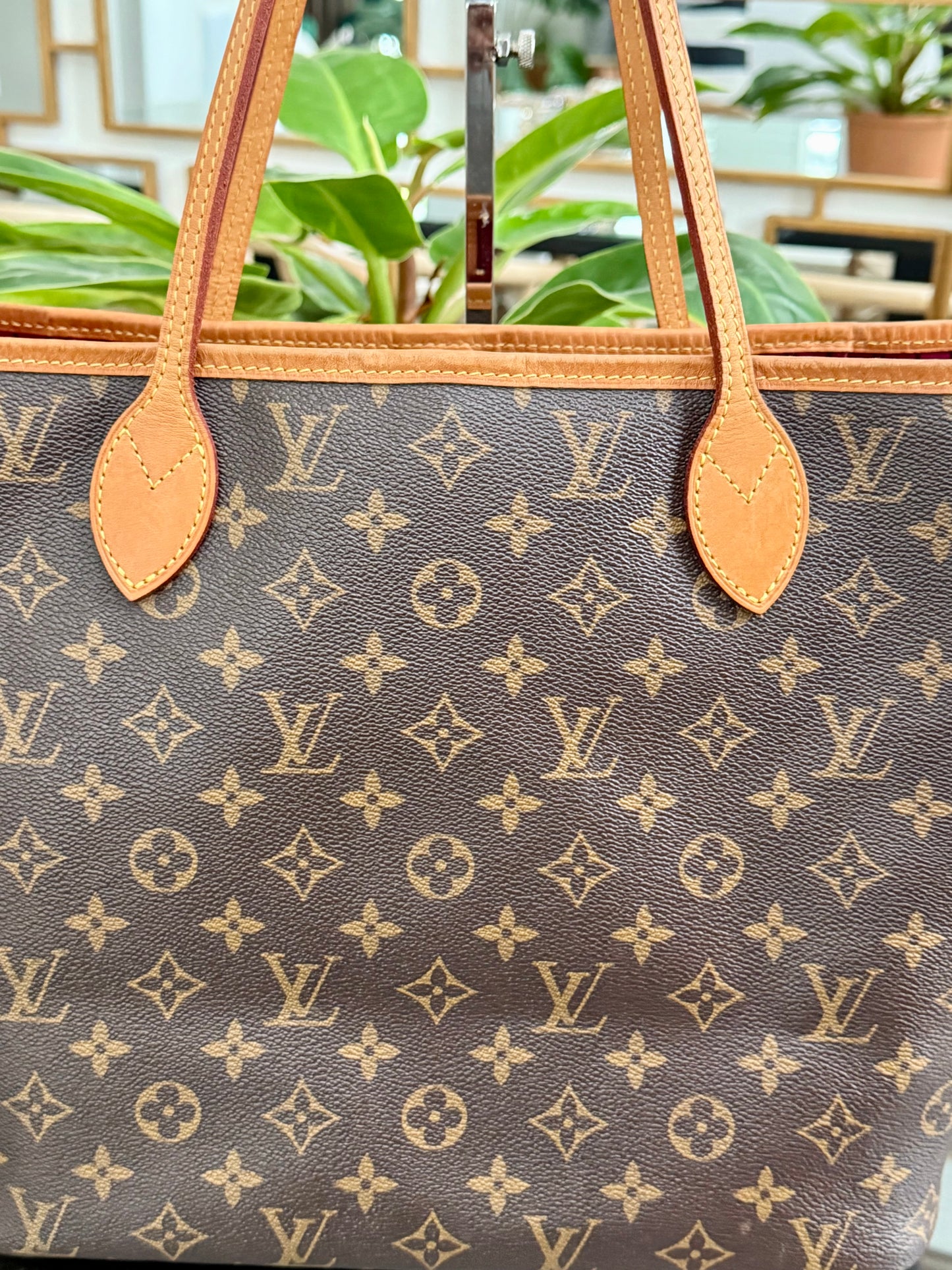 Neverfull MM in Peony interior with Dustbag 📅 Year: 2019