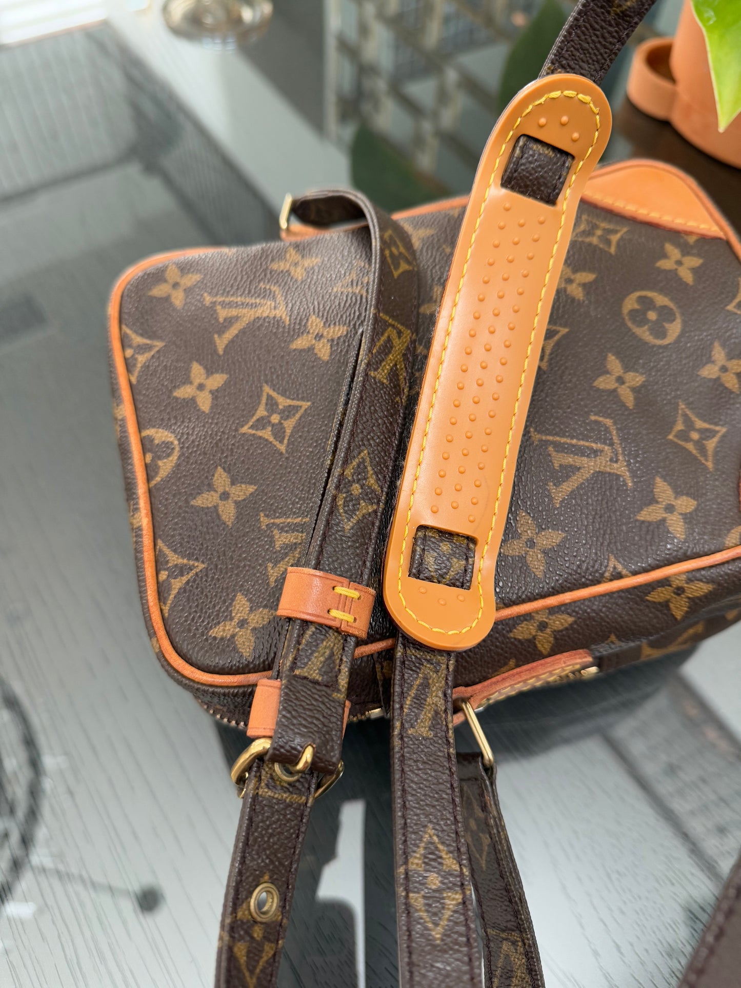 Amazon Crossbody Bag -Year: 1997