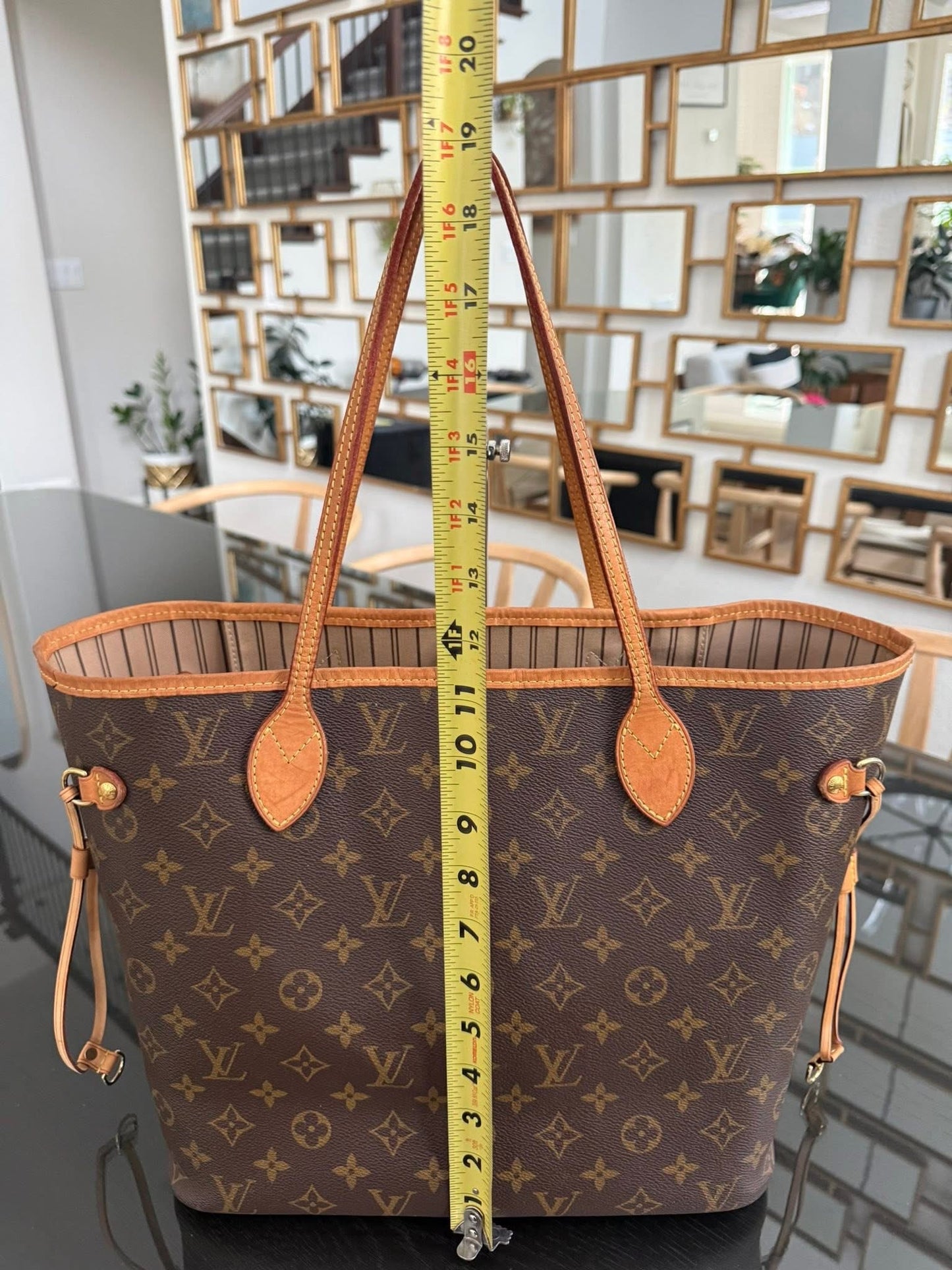Neverfull MM with Dustbag 📅 Year: 2021