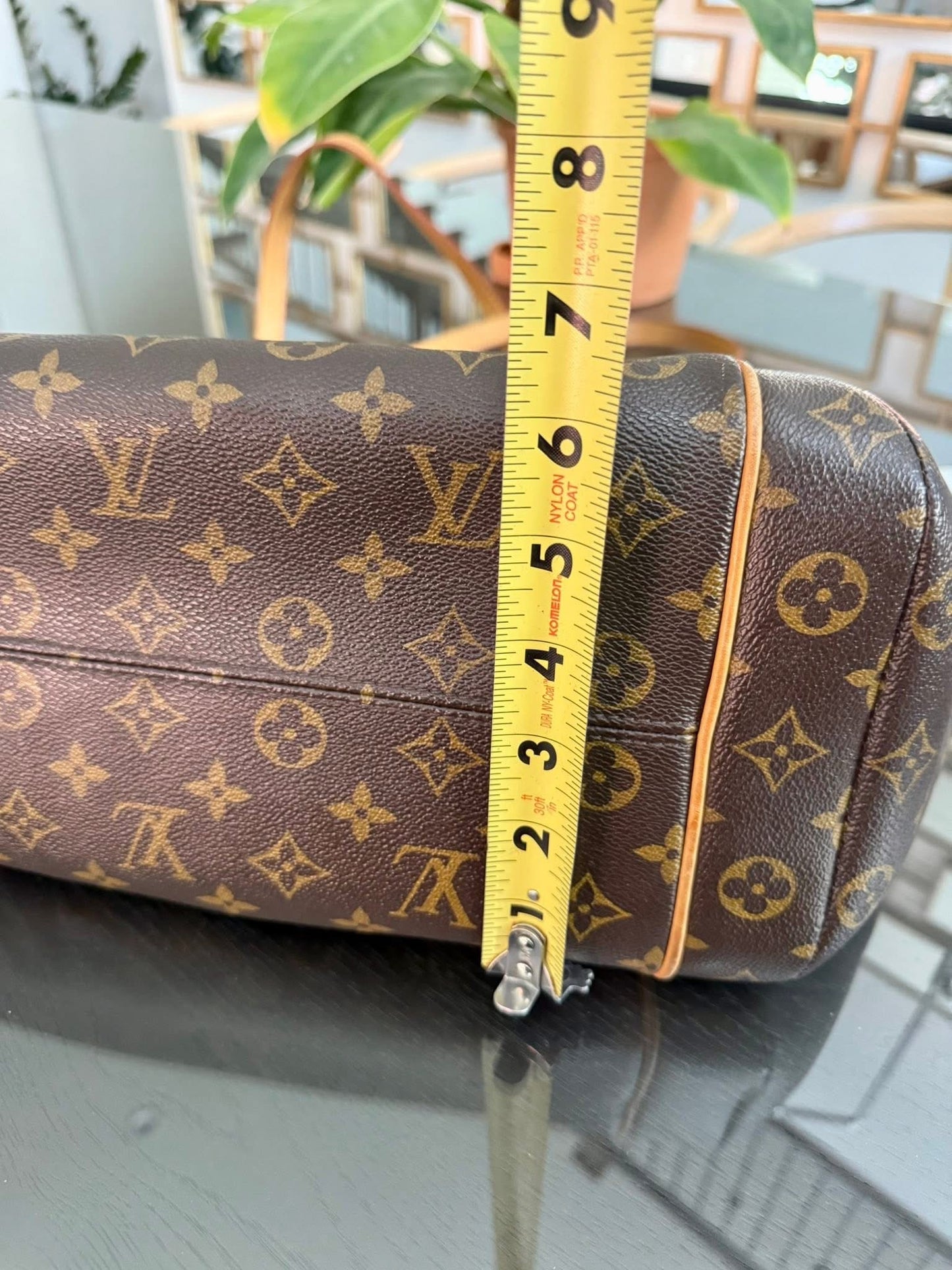 Totally GM in Monogram with Dustbag and Non branded Twilly 📅 Year: 2015