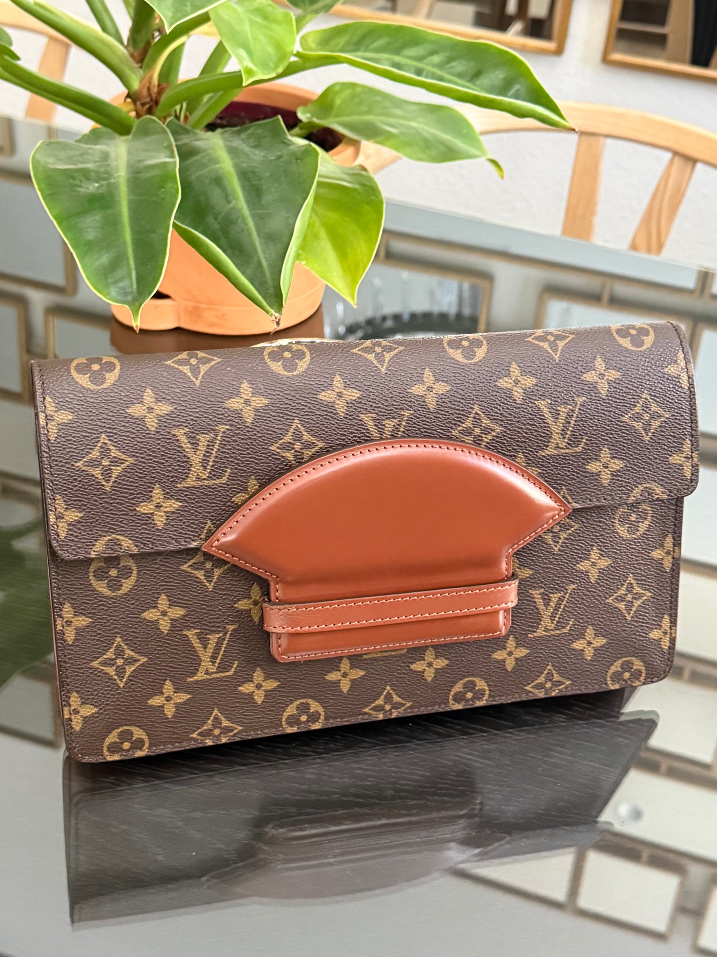 Chaillot Clutch w/ Dustbag  🗓️ Year: 1987
