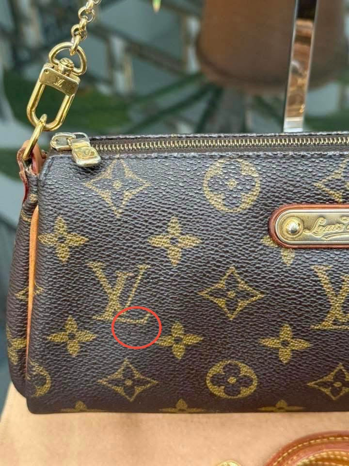 Eva Clutch in Monogram with Original Strap, Insert Organizer, Box and Paper bag 🗓️ Year: 2012