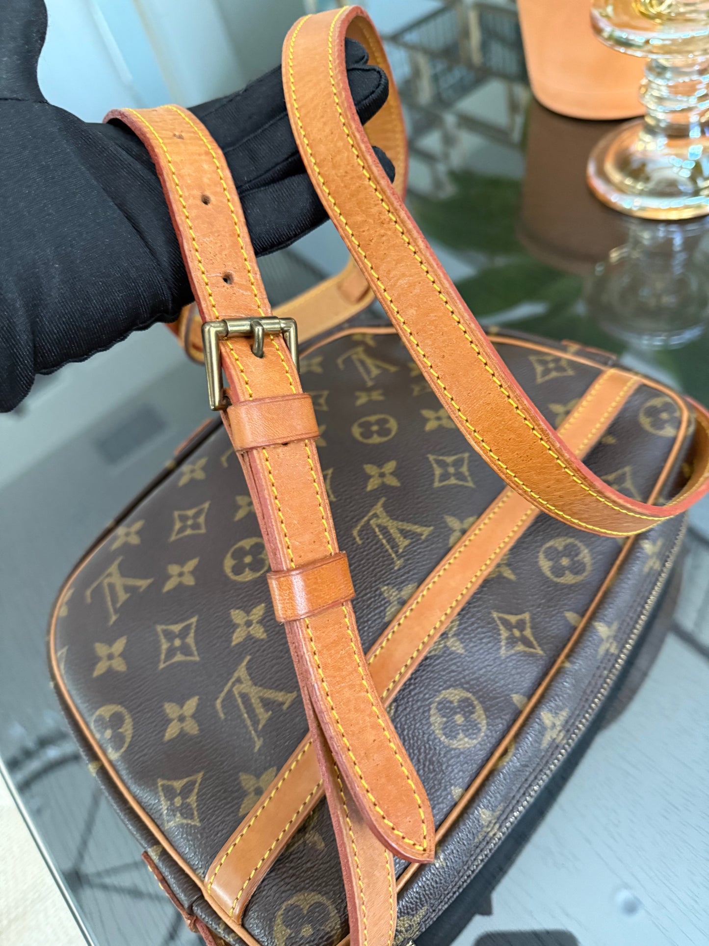 Jeaunefille GM Crossbody - 📅 Year: 1988
