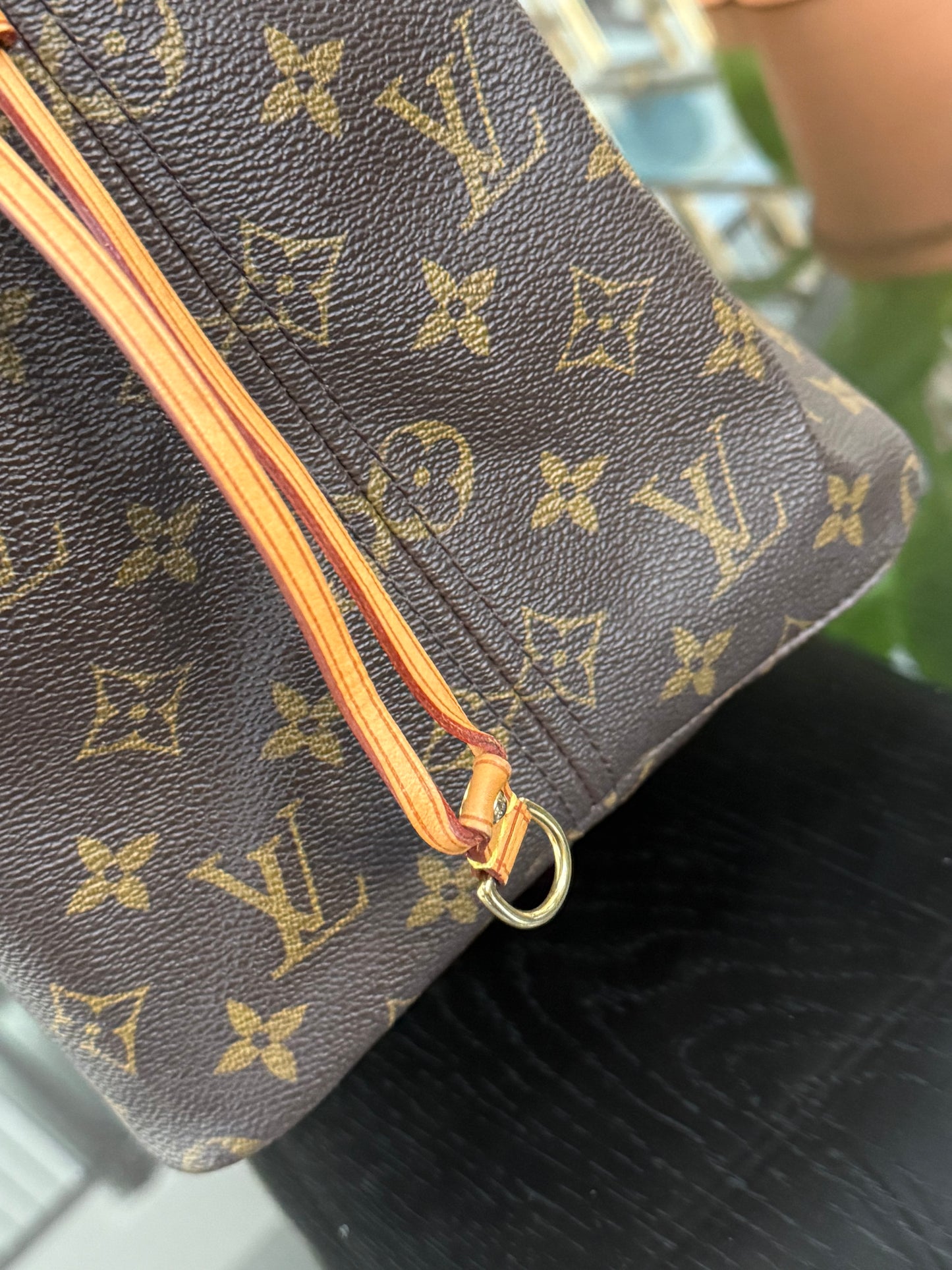 Neverfull GM with Dustbag and twilly -📅 Year: 2009