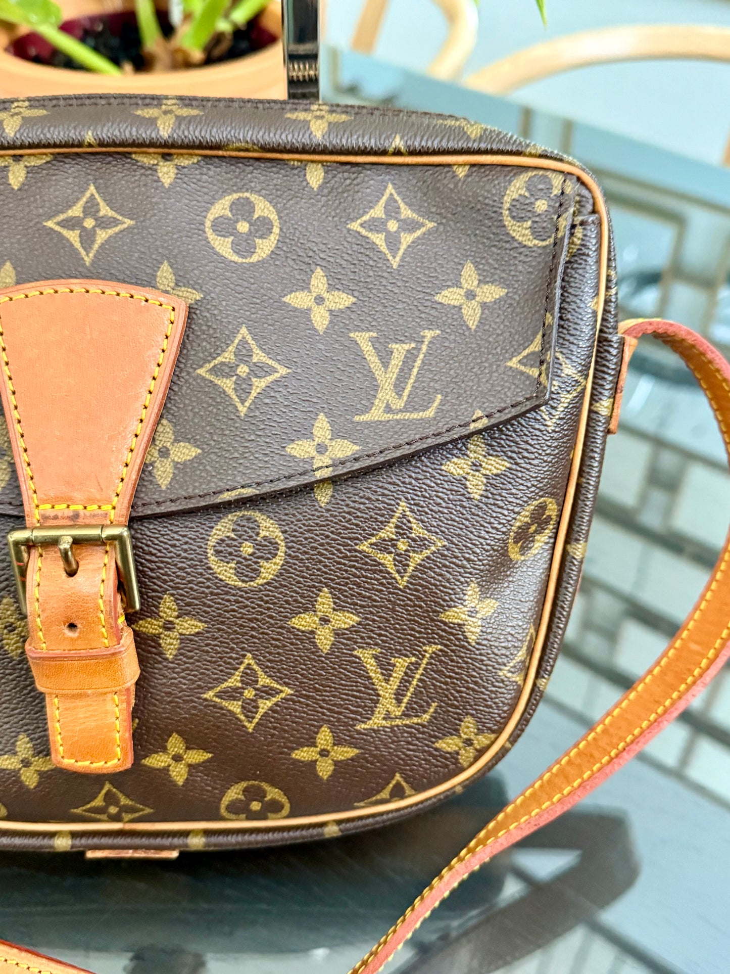 Jeaunefille GM Crossbody - 📅 Year: 1988