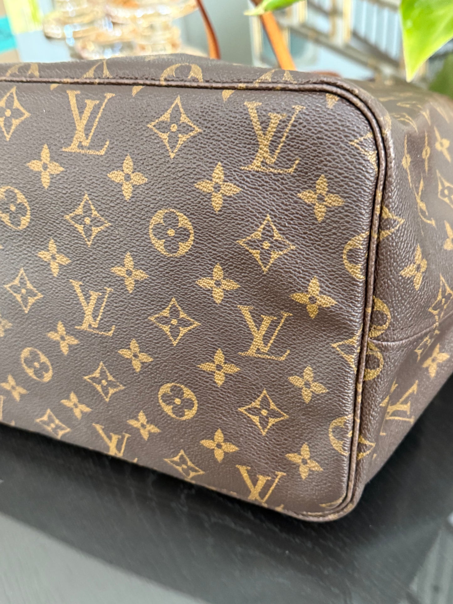 Neverfull GM with Dustbag and twilly -📅 Year: 2009