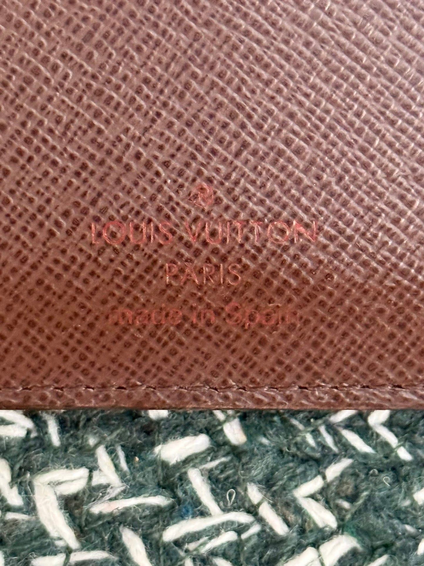 Insolite Wallet in De 🗓️ Year: 2010