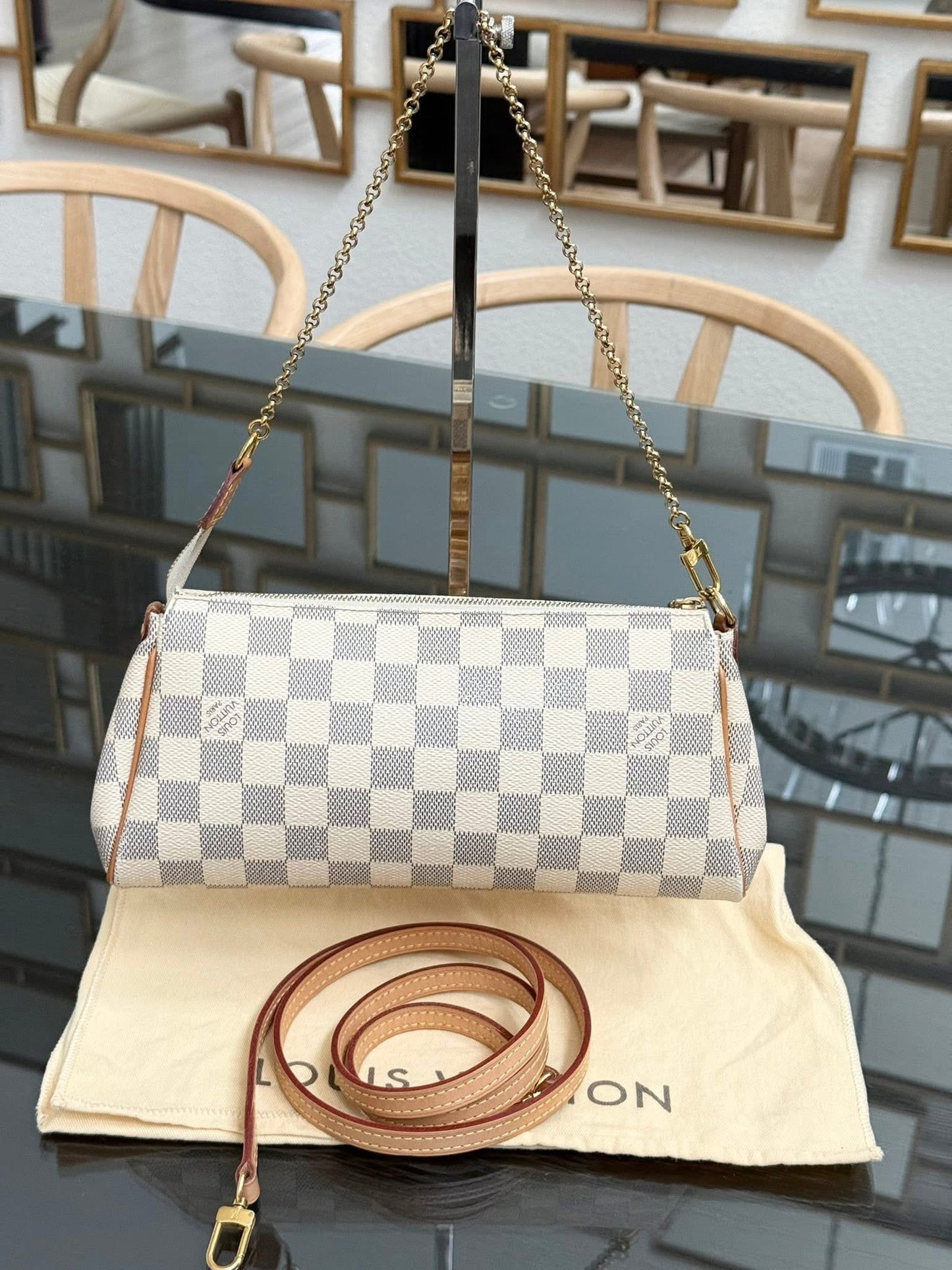 Eva Clutch in Azur with Original Strap, Dustbag , box and Paper bag 🗓️ Year: 2016