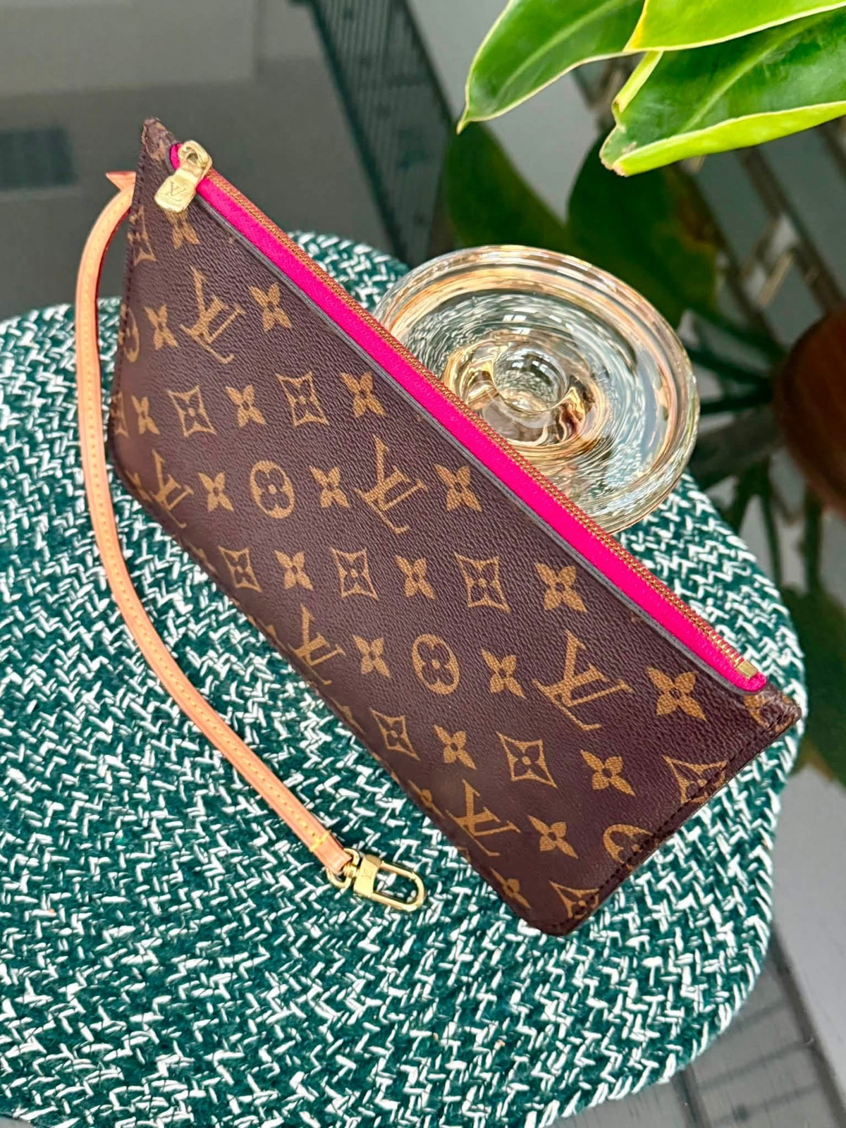 Neverfull MM/GM Pouch in Peony 🗓️Year 2020