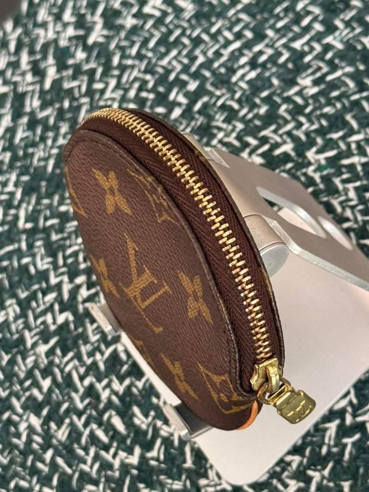 Monogram Round Coin Pouch 🗓️ Year: 2005