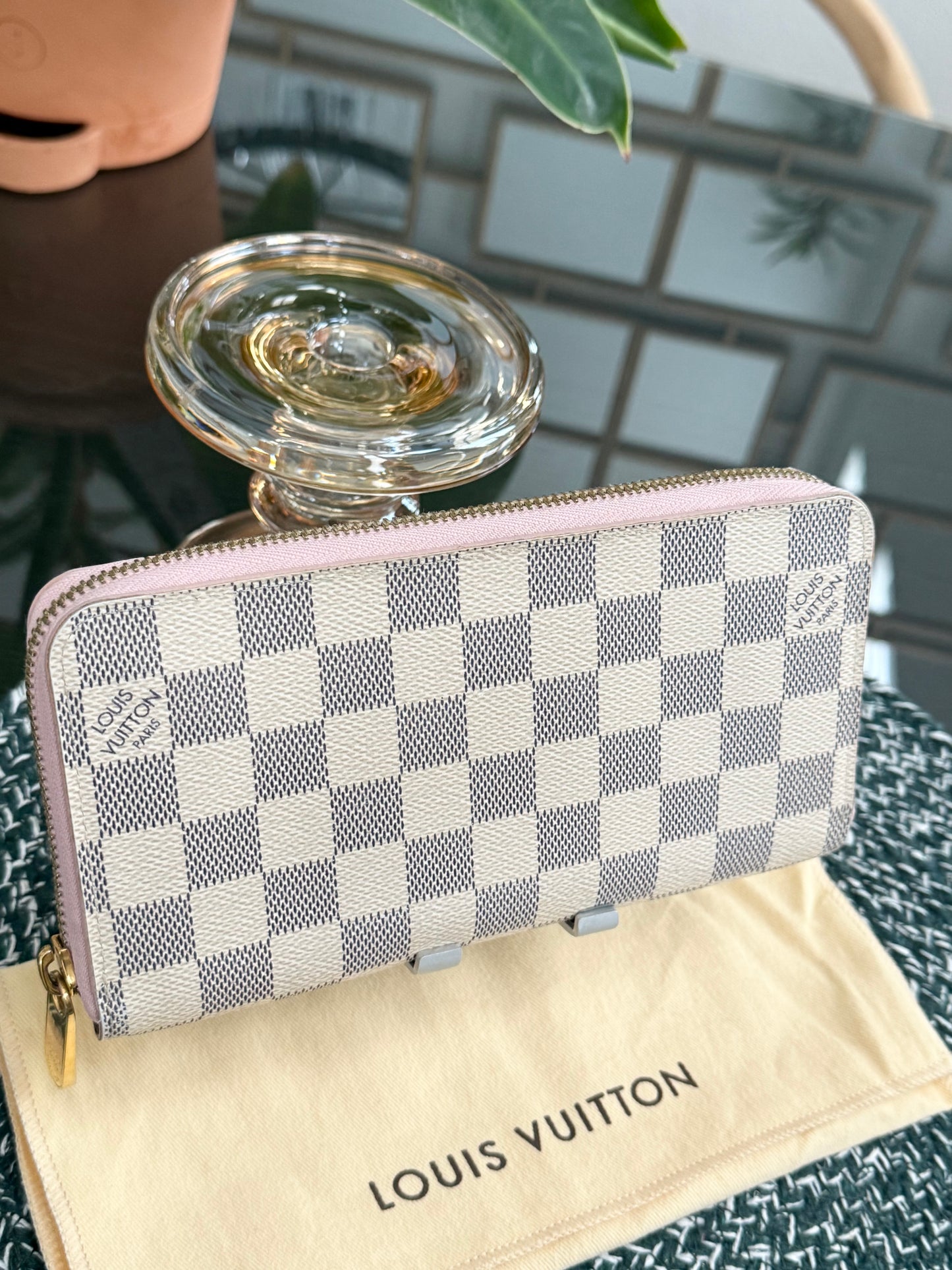 Zippy Long Wallet Azur in Rose Ballerine with Dustbag 🗓️ Year: 2018