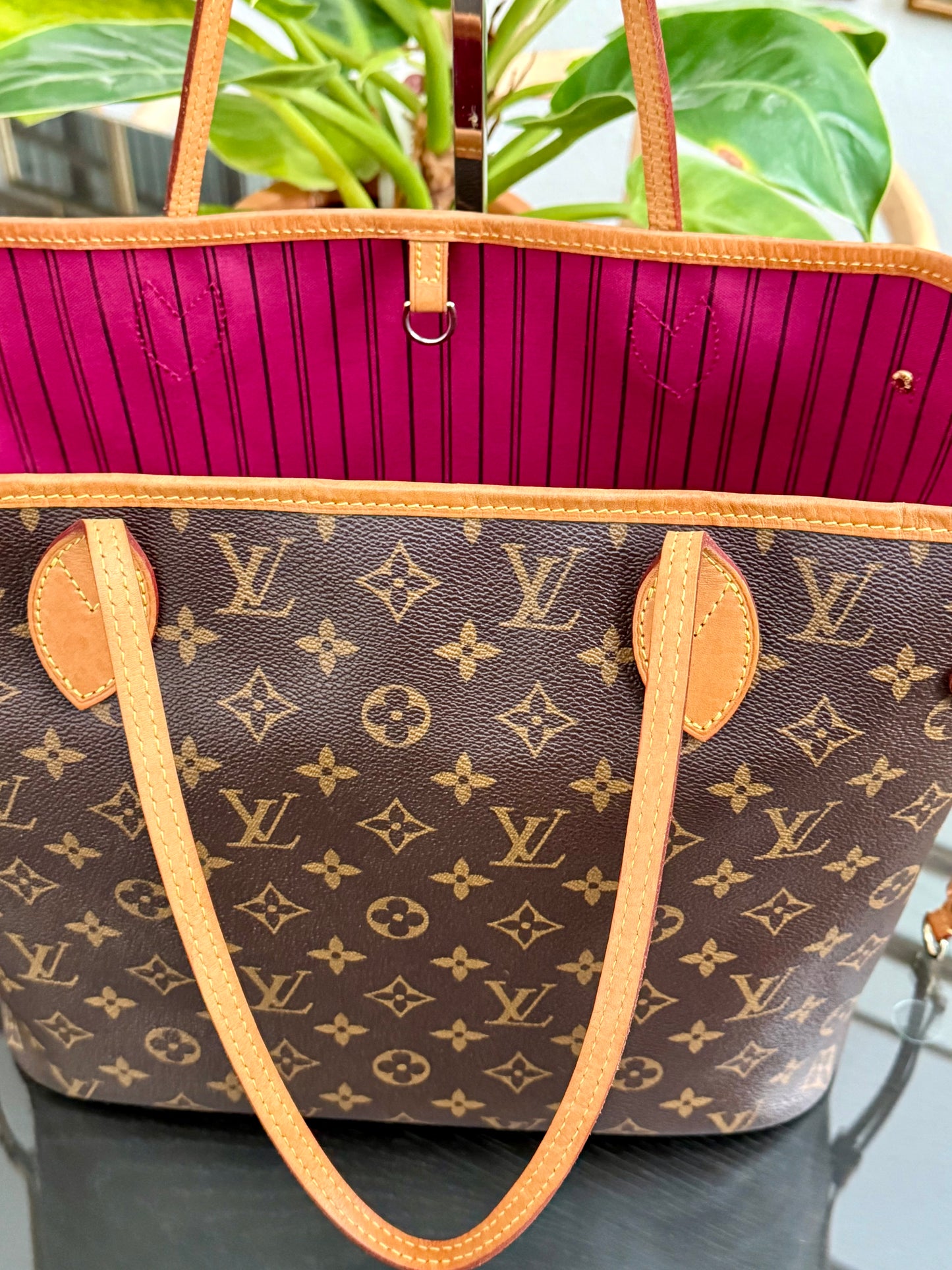 Neverfull MM in Peony interior with Dustbag 📅 Year: 2019