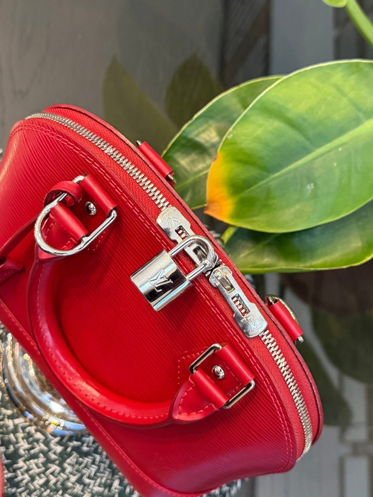 Alma BB in Epi Red with Clochette, Lock 🔐 keys, Original Strap, Dustbag and Insert Organizer 🗓️ Year: 2012