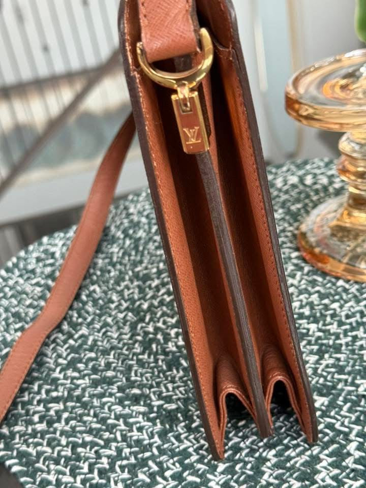 Courcelles Shoulder/ Crossbody bag 📅 Year: 1997