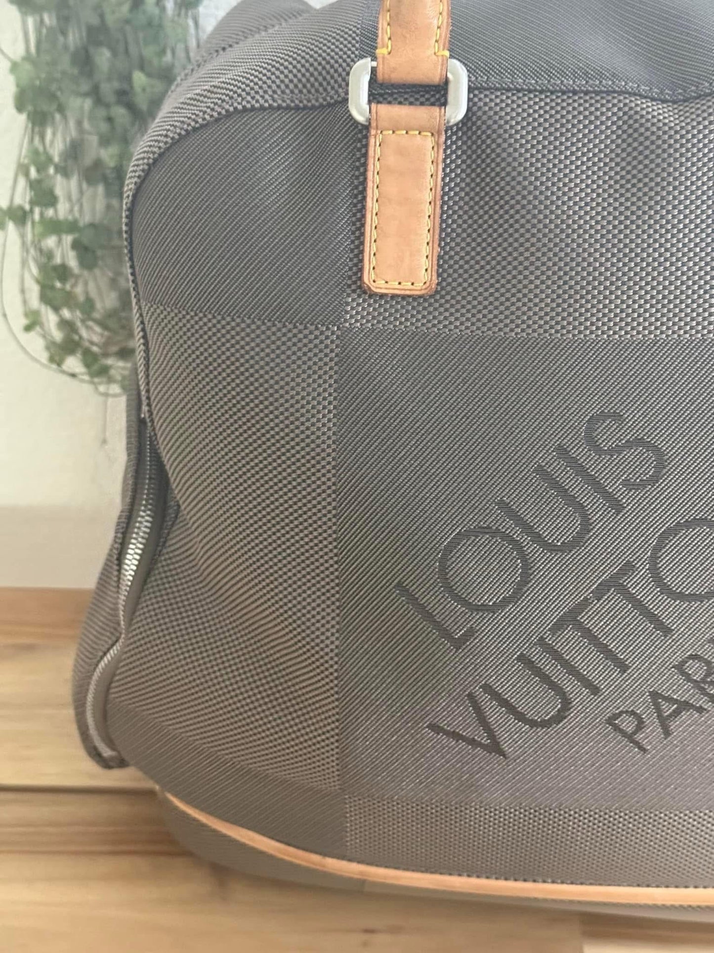 Damier Geant Aventeur Sport/Travel Bag -Year: 2004