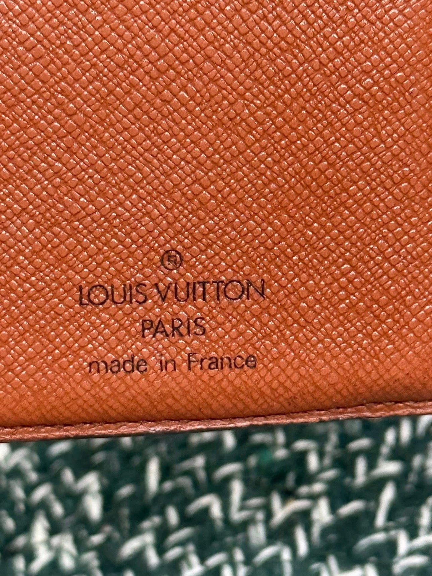 Kisslock Wallet in Monogram 🗓️ Year: 1998