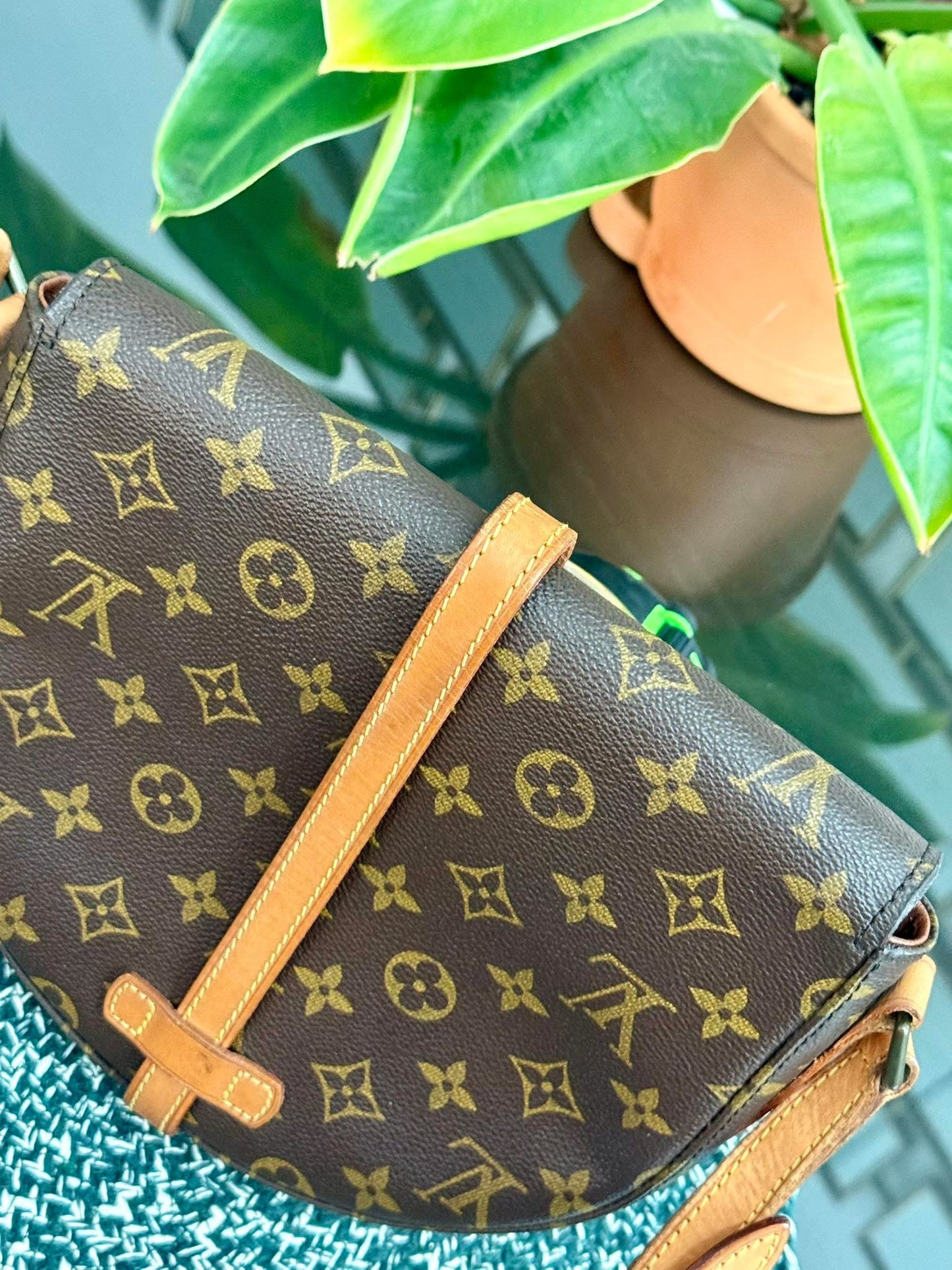 Chantilly MM Crossbody Bag 📅 Year: 1990