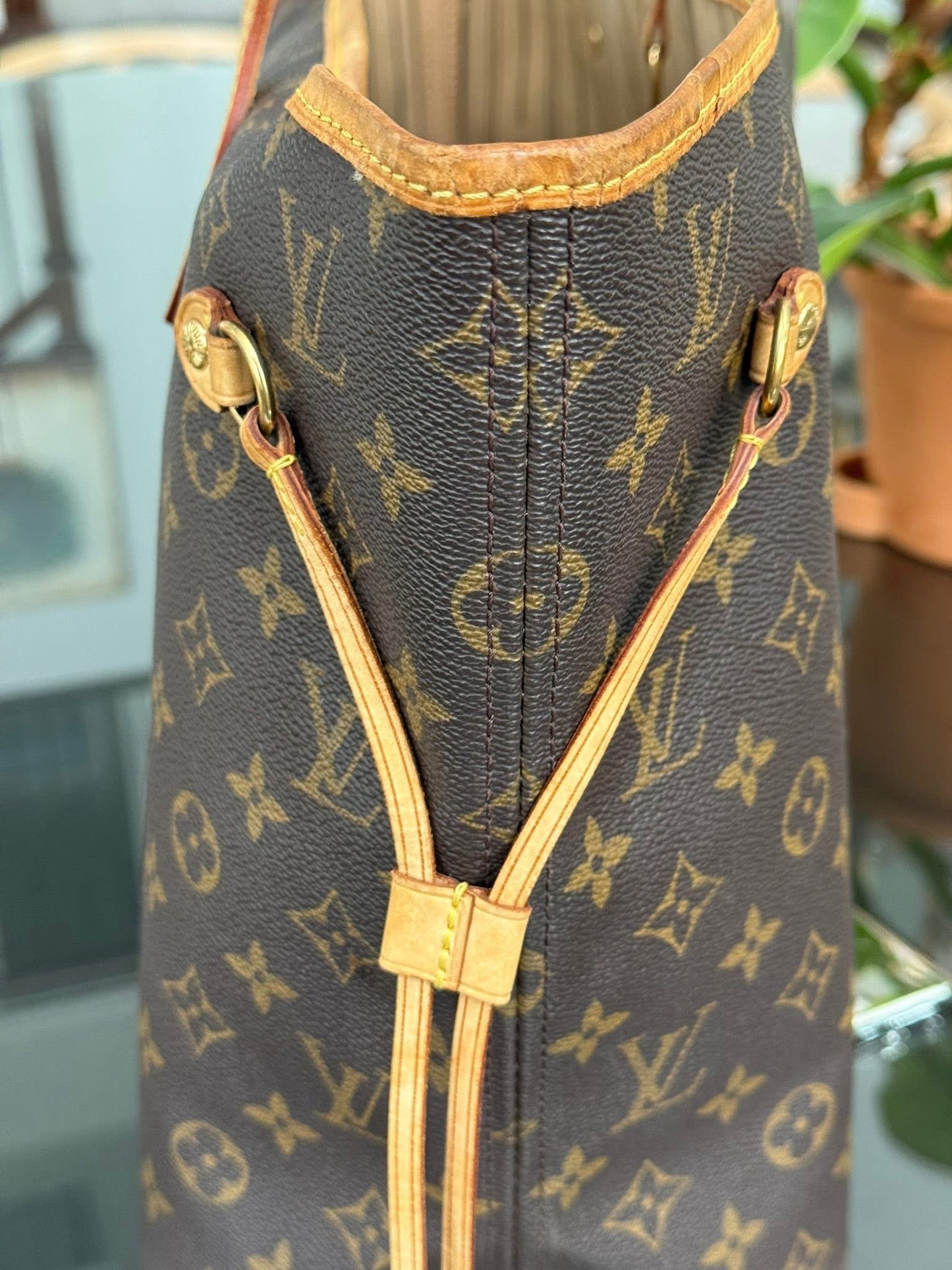 Neverfull MM in Monogram with Dustbag 📅 Year: 2007