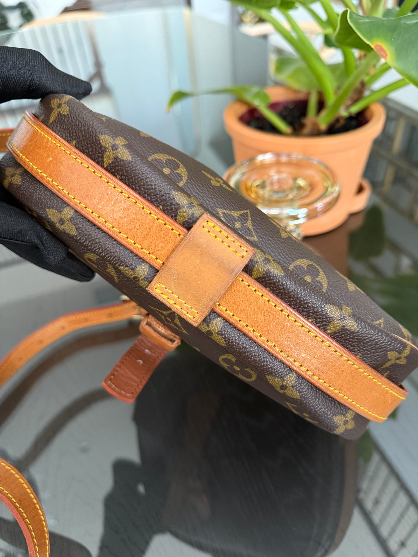 Jeaunefille GM Crossbody - 📅 Year: 1988